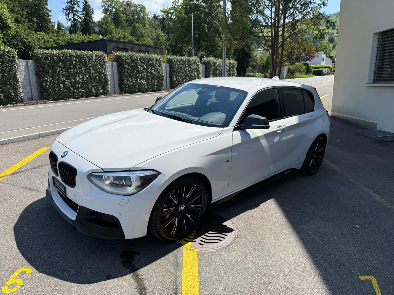 BMW M135i xDrive Steptronic-image-1