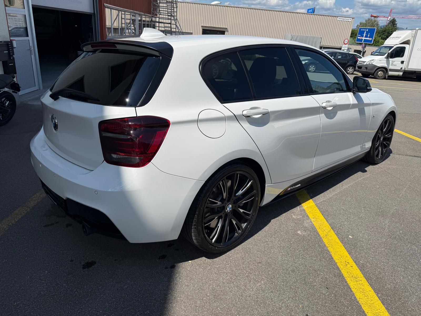 BMW M135i xDrive Steptronic-image-2
