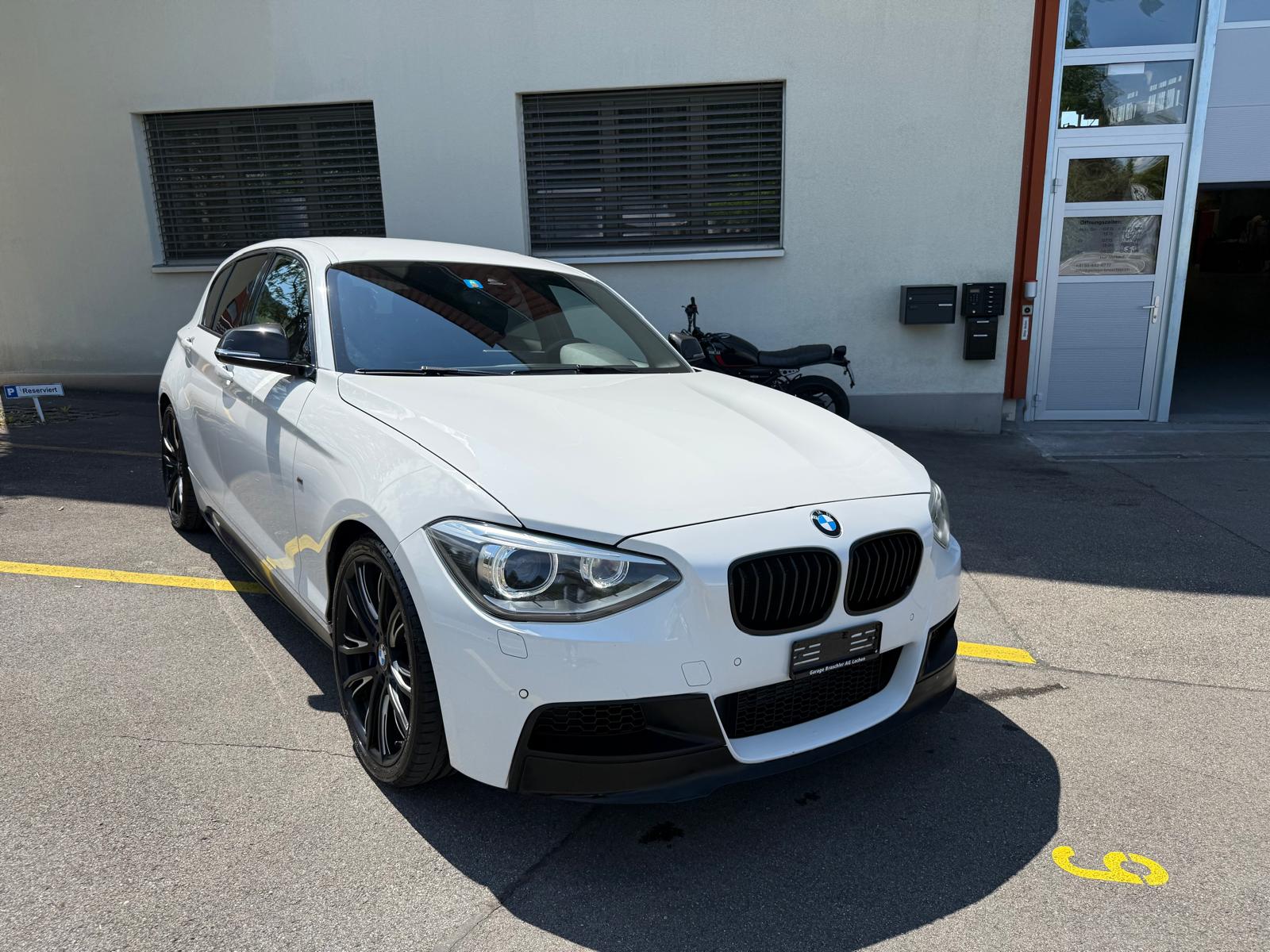 BMW M135i xDrive Steptronic-image-0