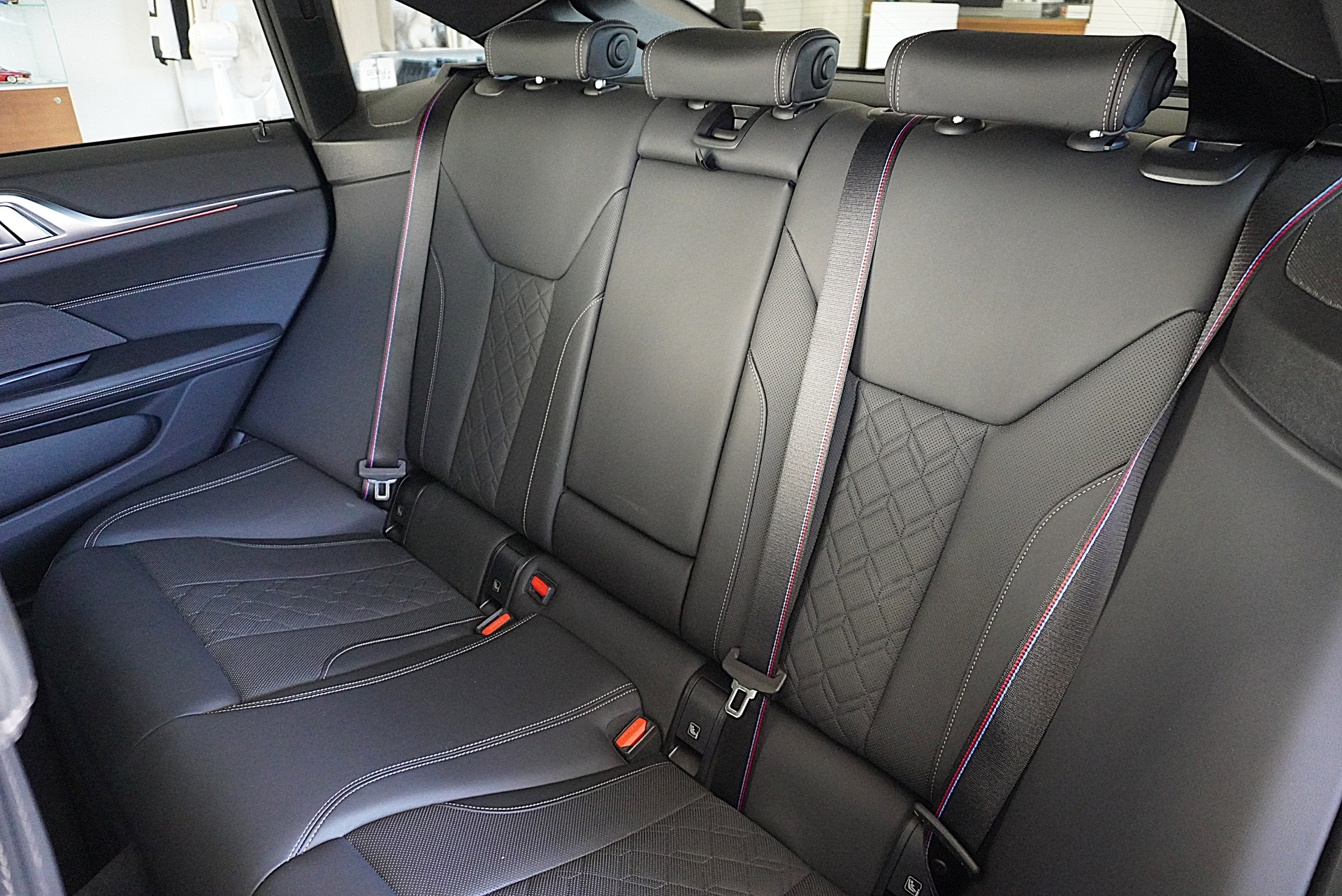 BMW i4 M50 M Sport Pro-image-18