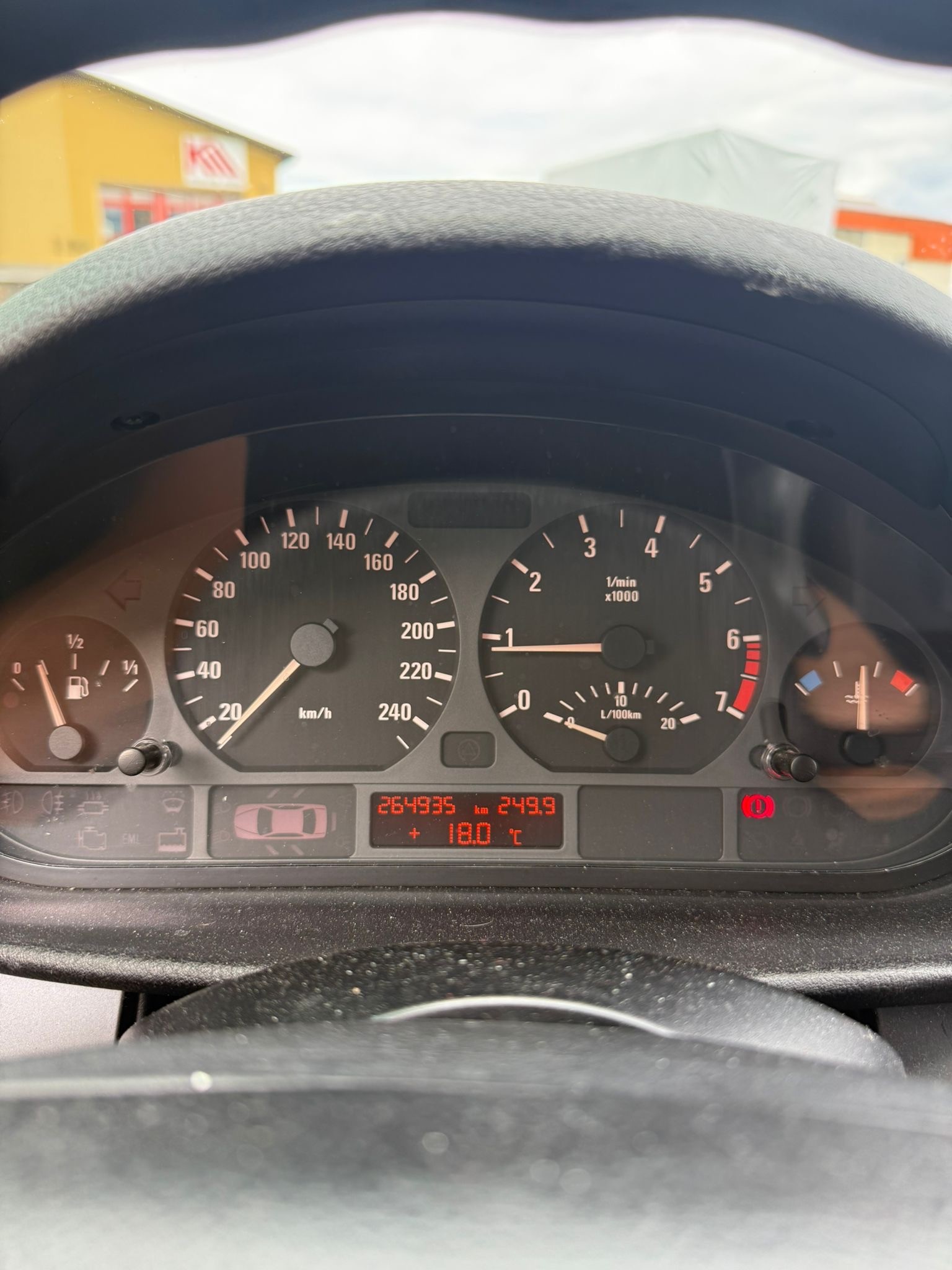 BMW 316i-image-11