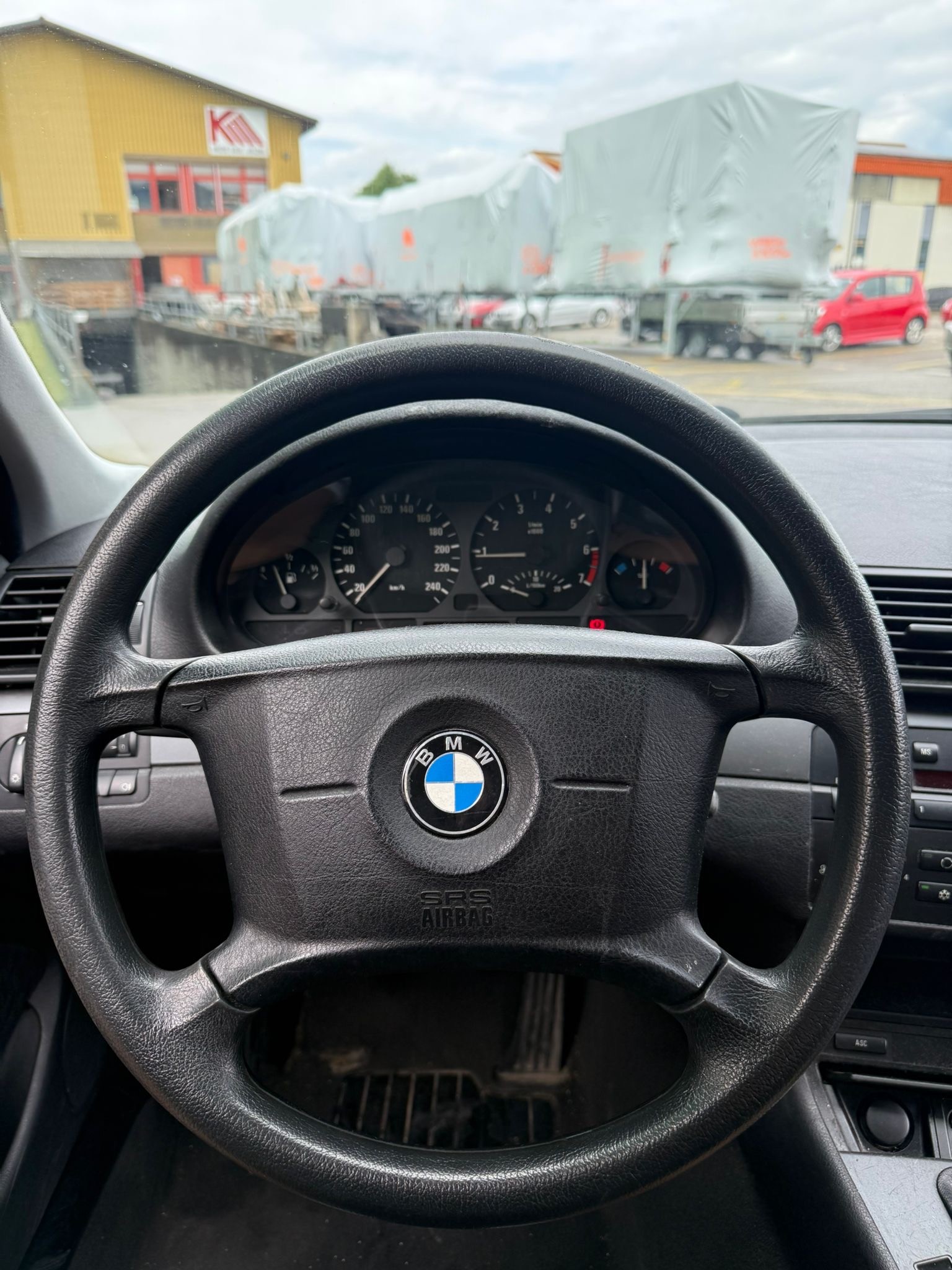 BMW 316i-image-10