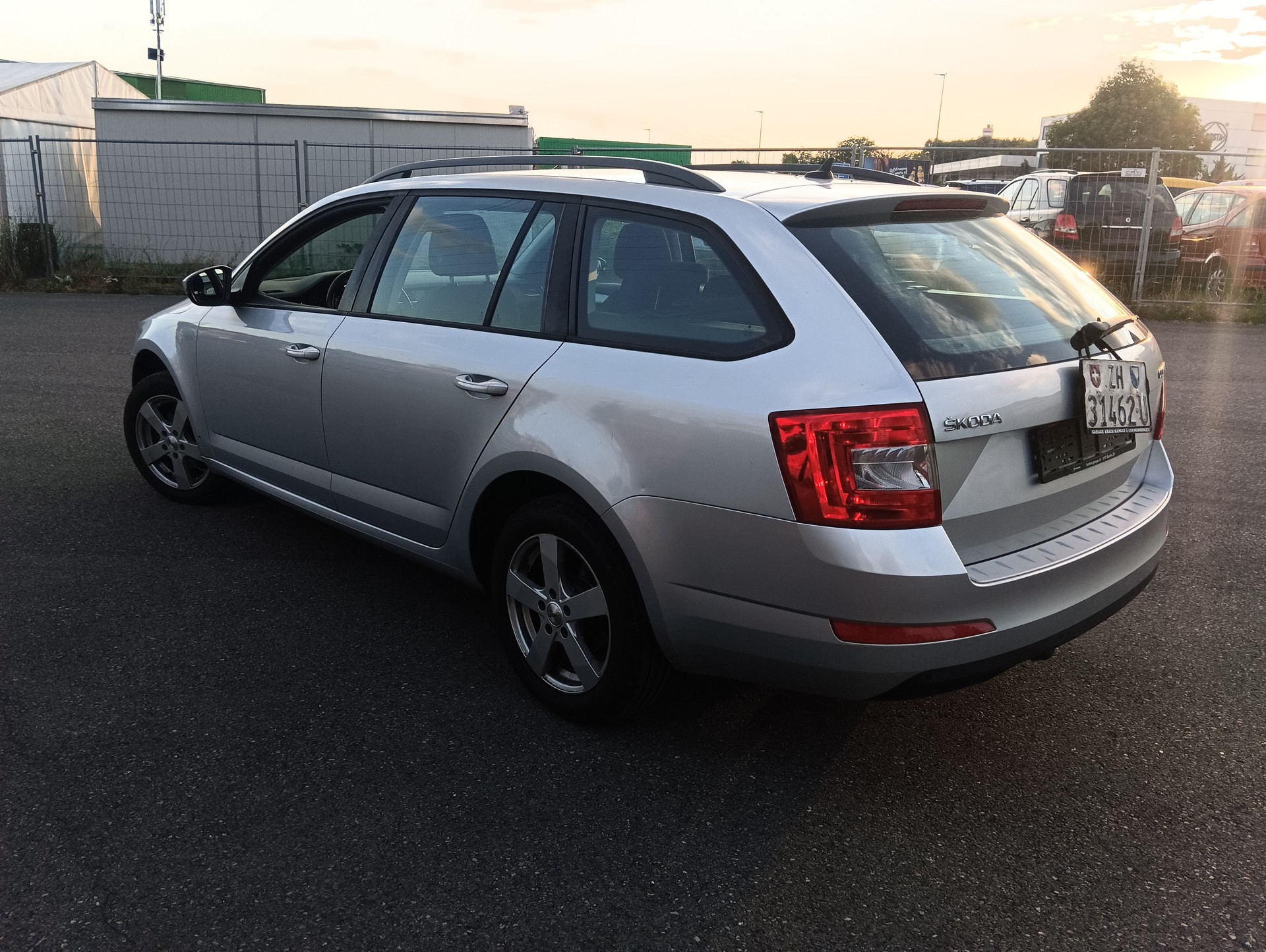 SKODA Octavia Combi 1.6 TDI Ambition DSG-image-4