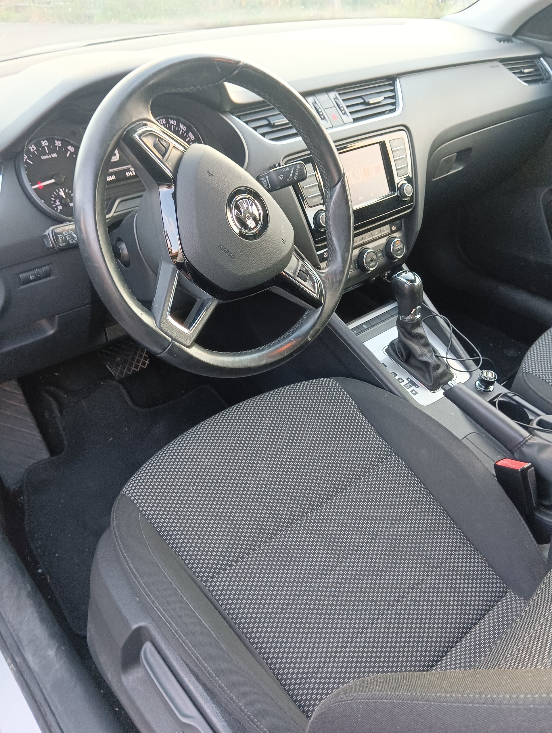 SKODA Octavia Combi 1.6 TDI Ambition DSG-image-5