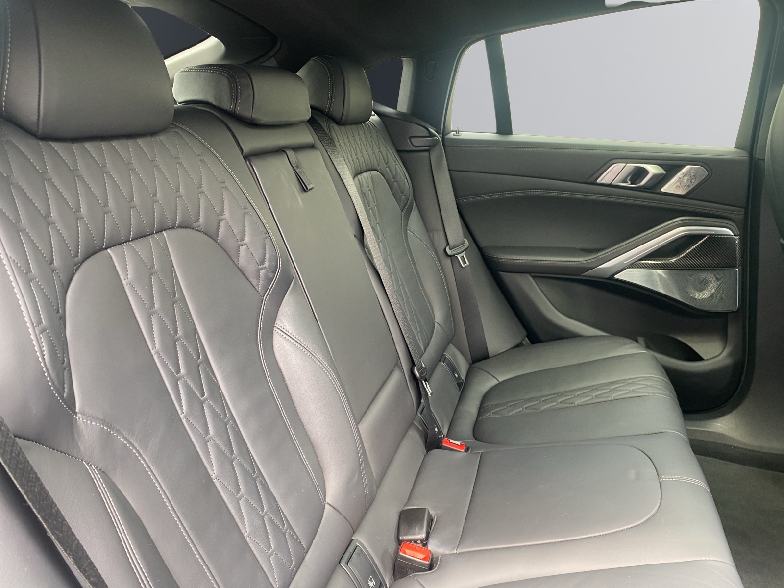 BMW X6 M50i-image-14