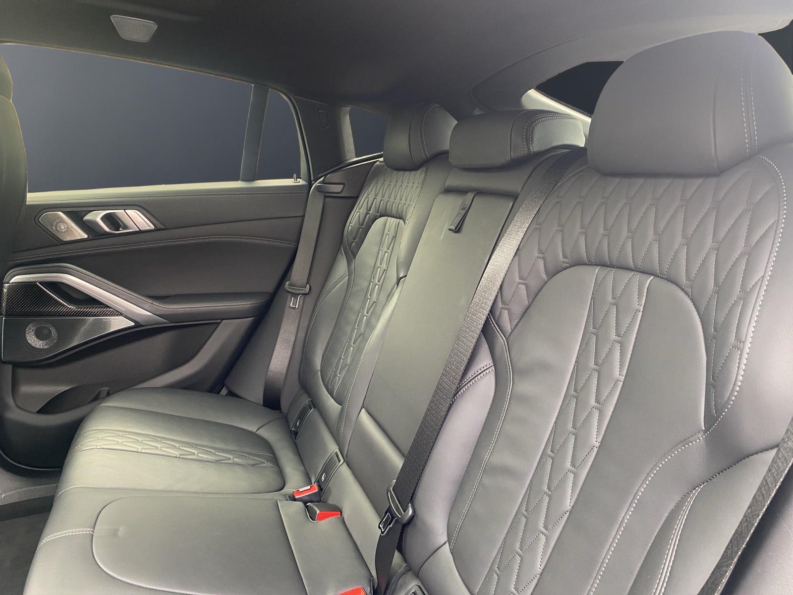 BMW X6 M50i-image-11