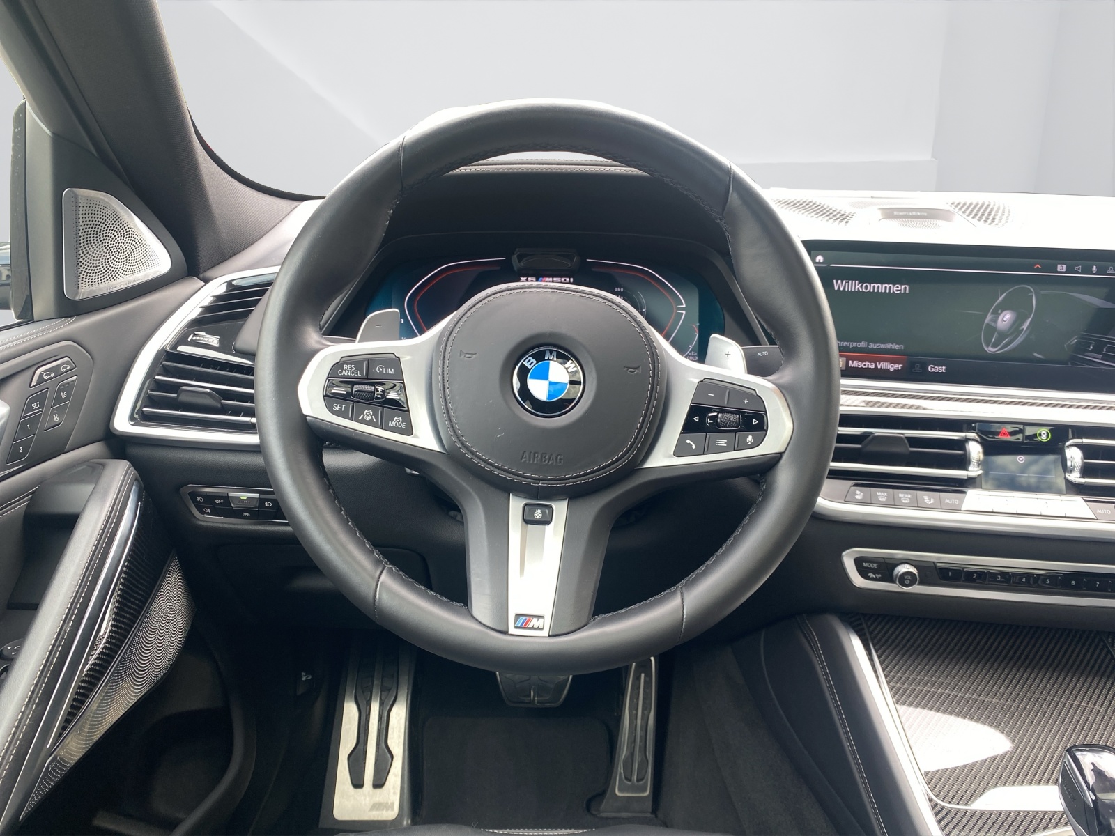 BMW X6 M50i-image-16