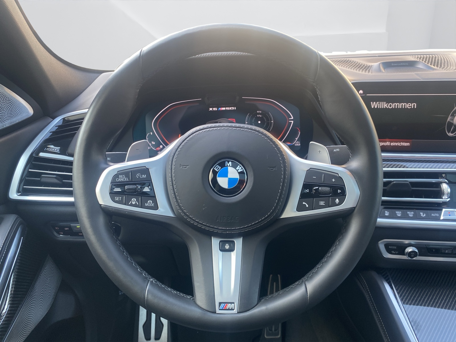 BMW X6 M50i-image-16