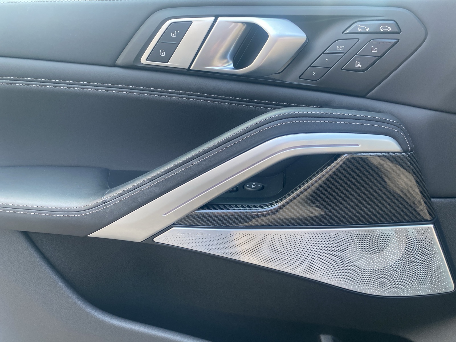 BMW X6 M50i-image-19