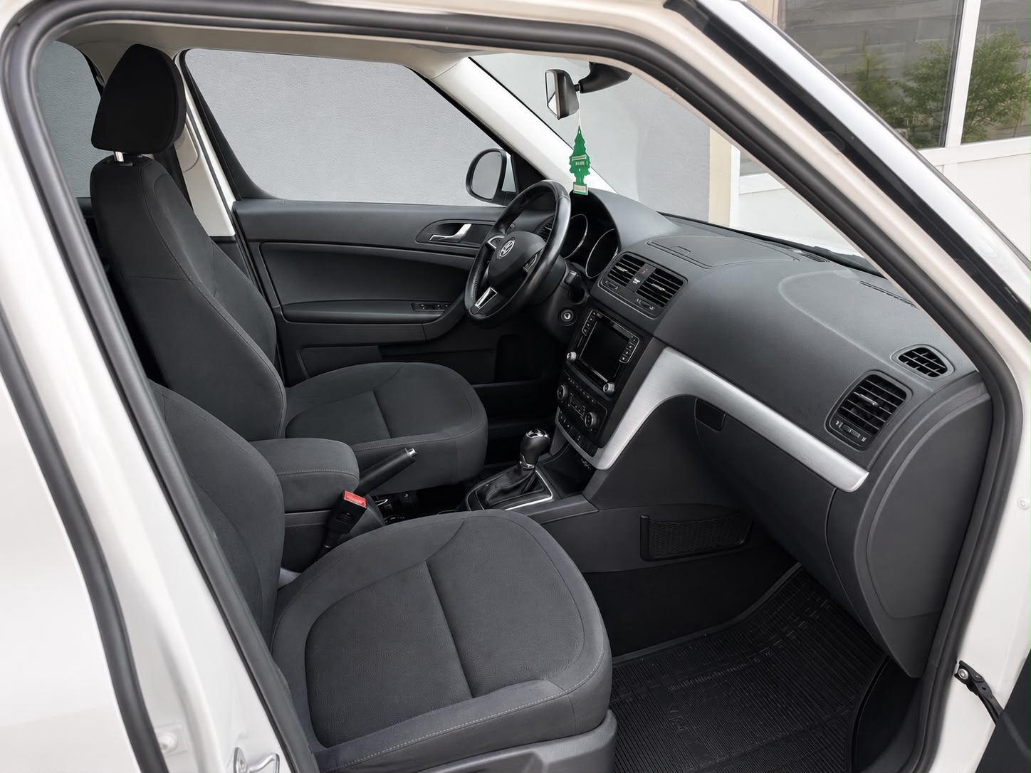 SKODA Yeti 1.4 TSI Active Outdoor 4x4 DSG-image-12