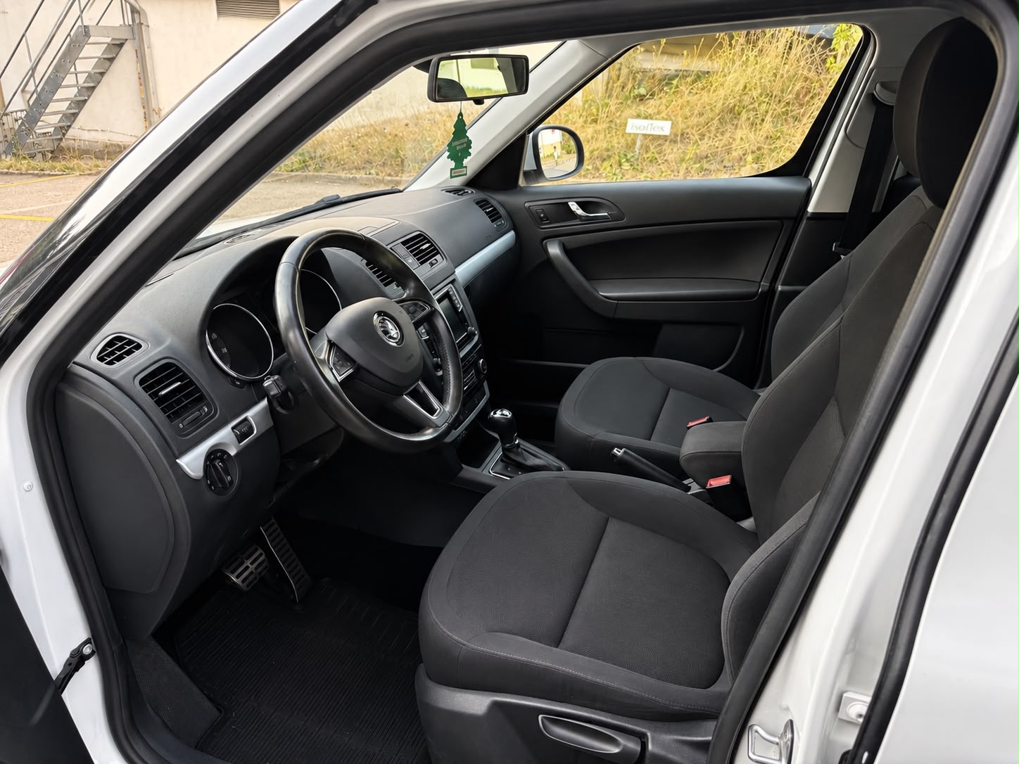 SKODA Yeti 1.4 TSI Active Outdoor 4x4 DSG-image-11