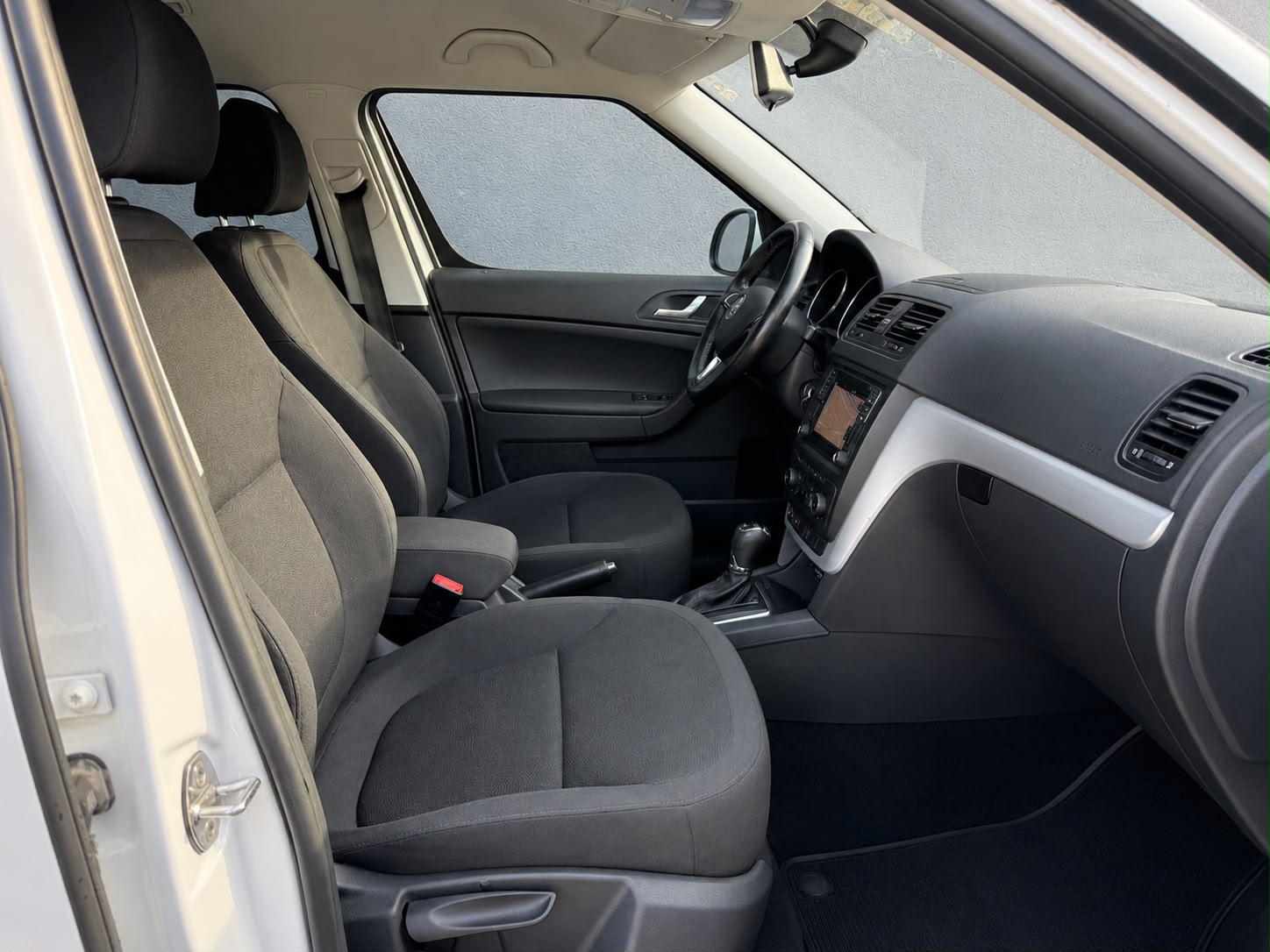 SKODA Yeti 1.4 TSI Active Outdoor 4x4 DSG-image-6