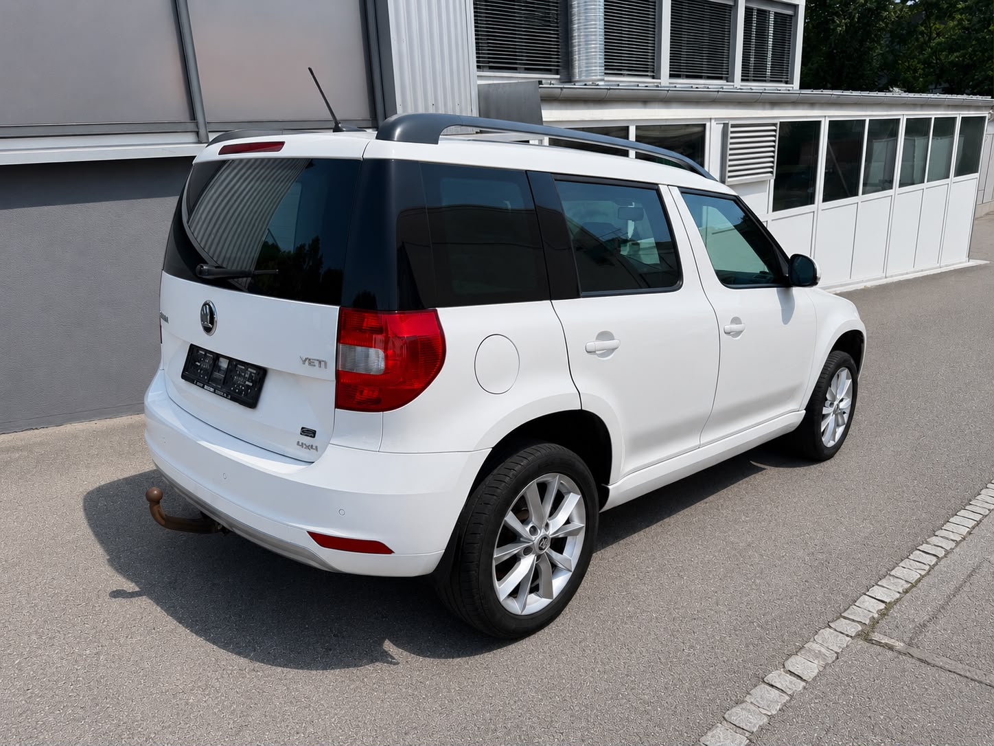 SKODA Yeti 1.4 TSI Active Outdoor 4x4 DSG-image-2