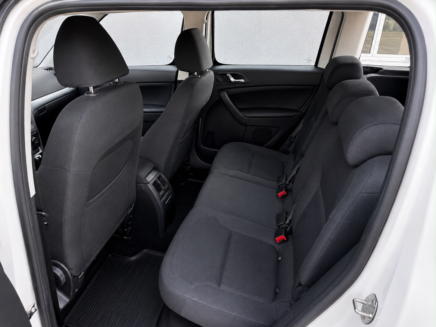 SKODA Yeti 1.4 TSI Active Outdoor 4x4 DSG-image-13