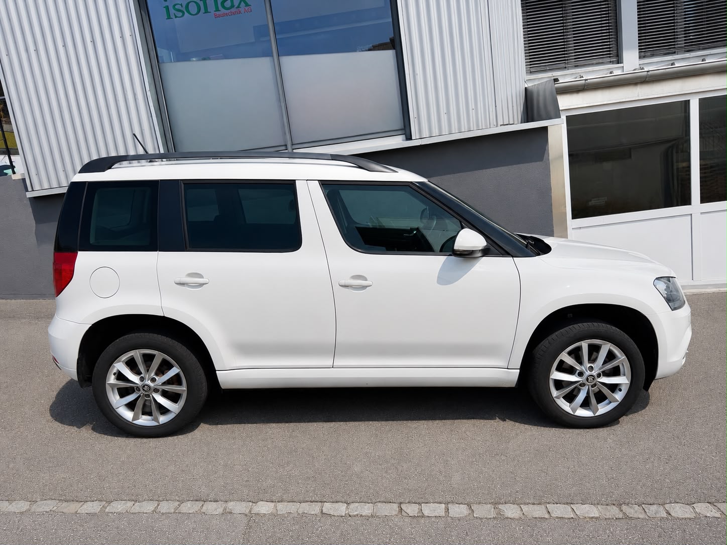 SKODA Yeti 1.4 TSI Active Outdoor 4x4 DSG-image-4
