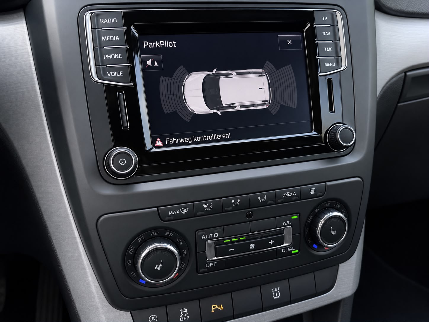 SKODA Yeti 1.4 TSI Active Outdoor 4x4 DSG-image-10