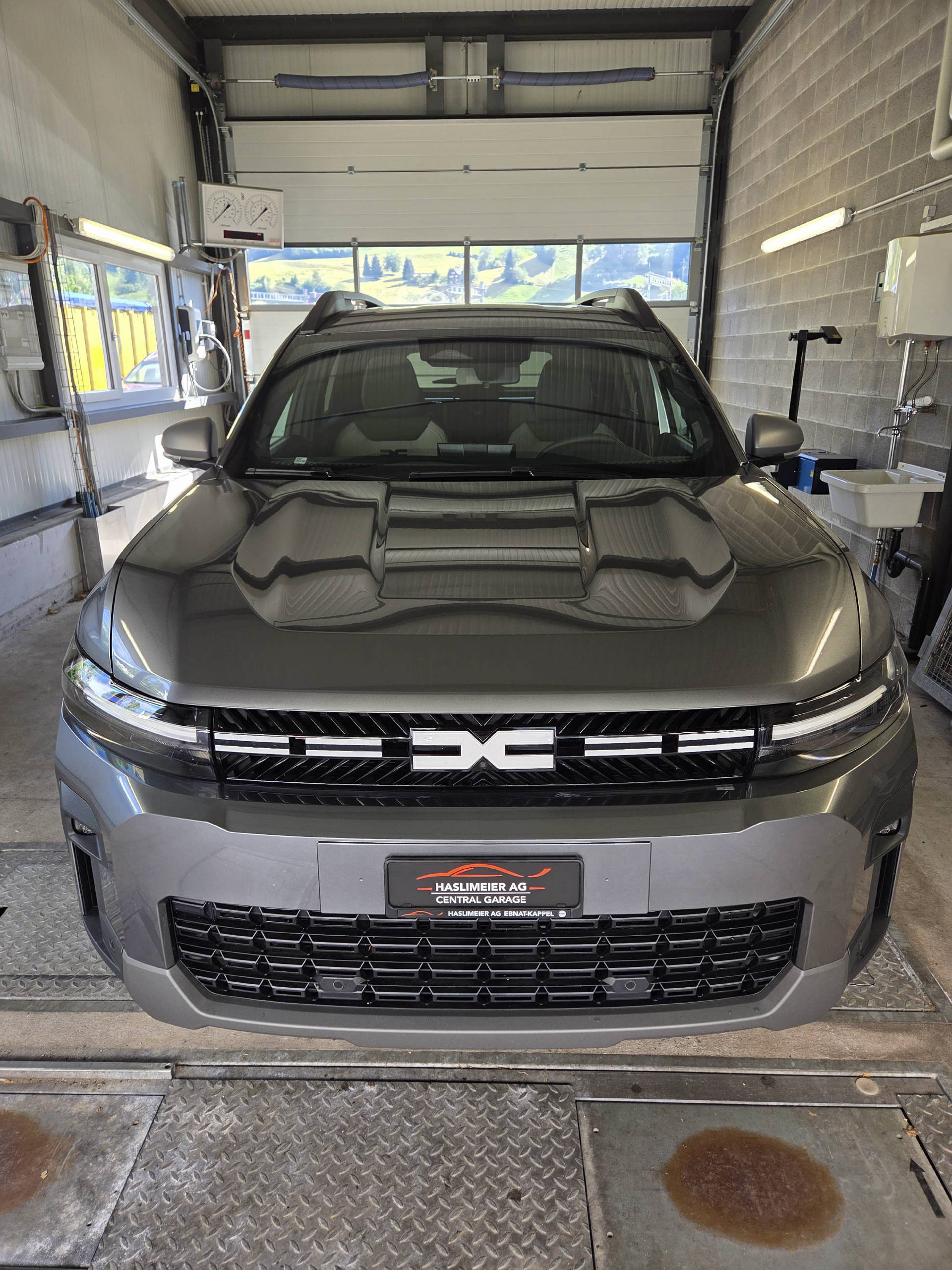 DACIA Bigster 1.2 Hybrid Journey 4WD-image-1