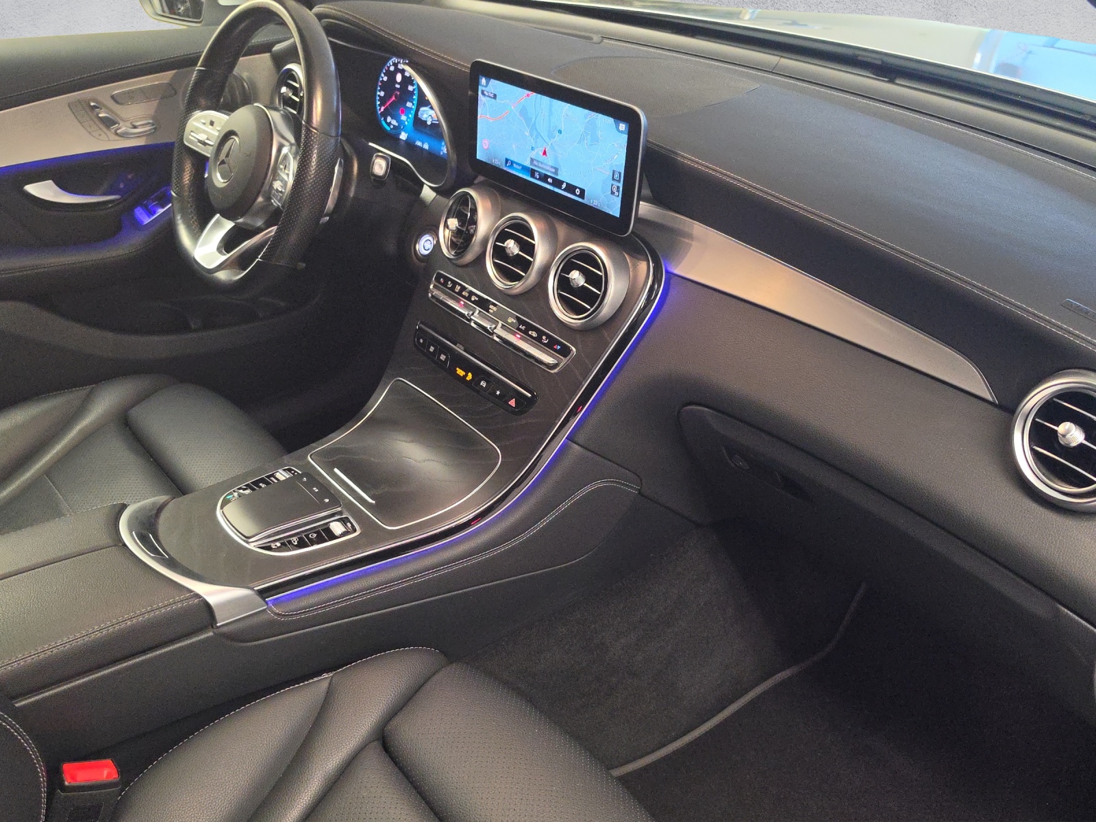 MERCEDES-BENZ GLC 220 d AMG Line 4Matic 9G-Tronic-image-9