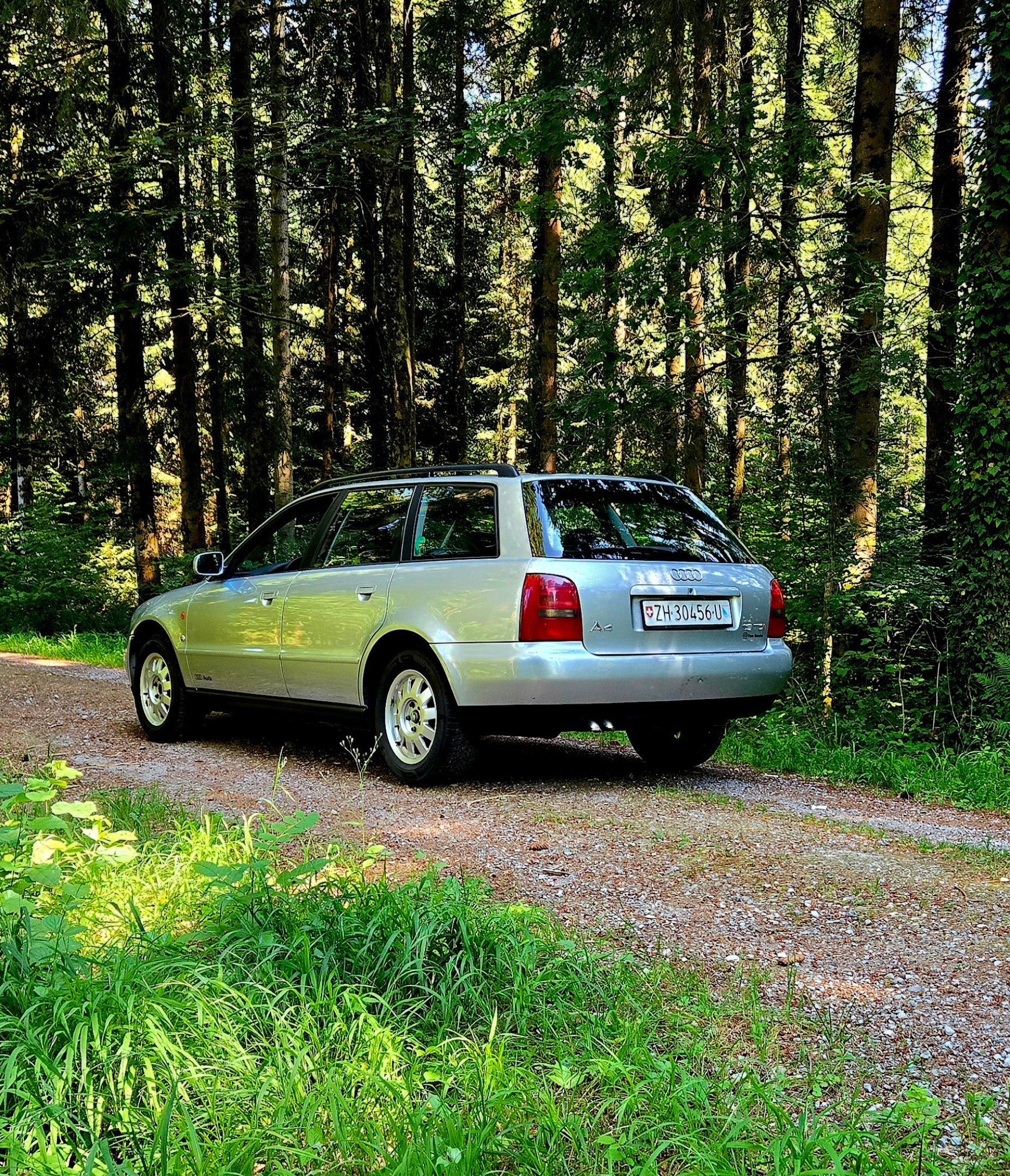AUDI A4 Avant 1.9 TDI-image-12