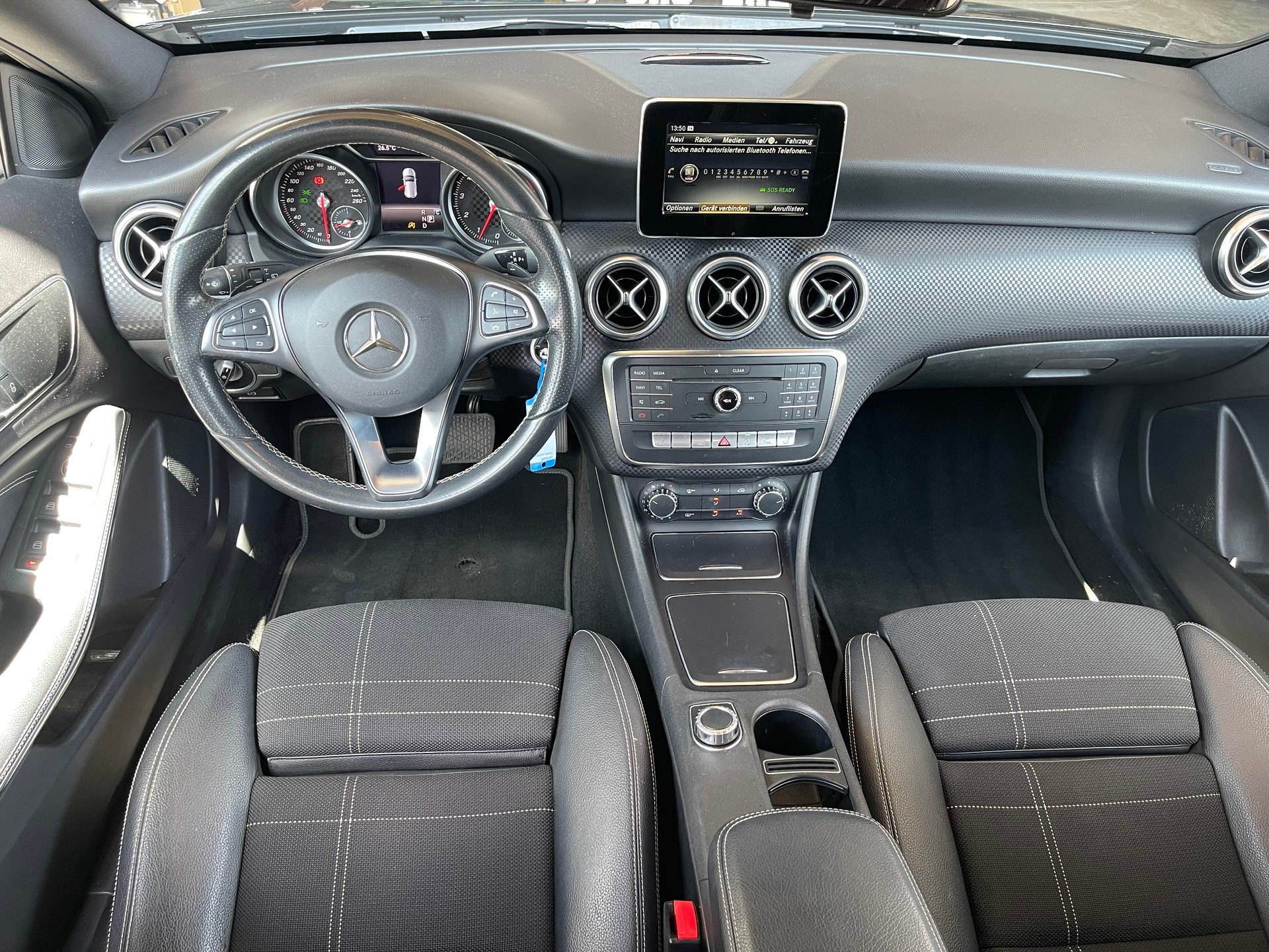 MERCEDES-BENZ A 200 AMG Line 7G-DCT-image-9