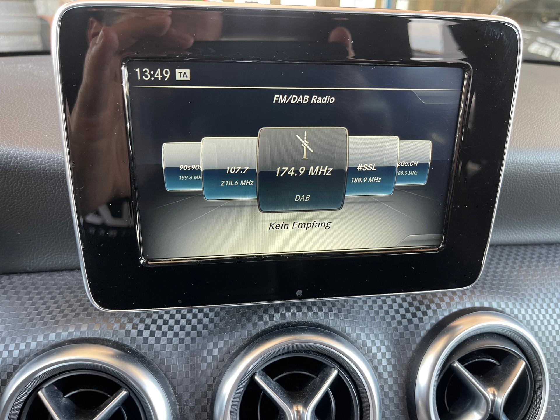 MERCEDES-BENZ A 200 AMG Line 7G-DCT-image-14