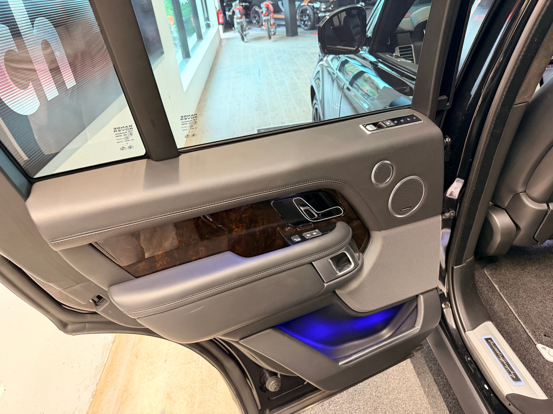 LAND ROVER Range Rover 3.0D I6 Autobiography Automatic-image-16