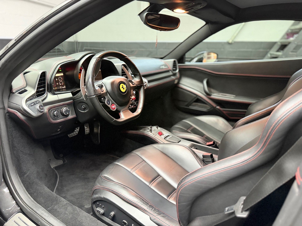FERRARI 458 Italia 4.5 V8 Black Beast-image-11