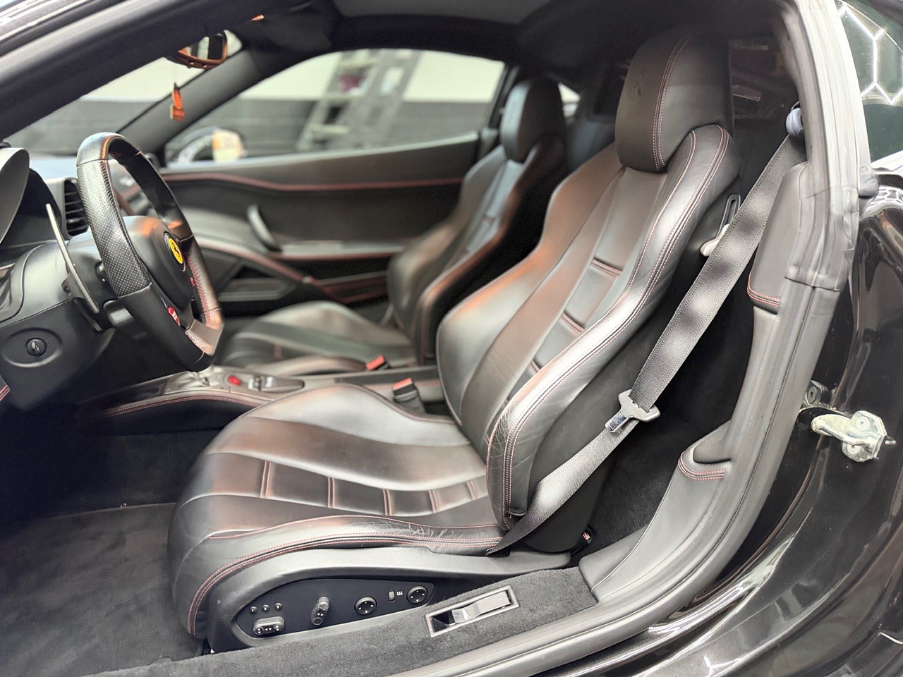 FERRARI 458 Italia 4.5 V8 Black Beast-image-13