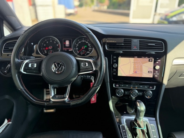 VW Golf 2.0 TSI GTI DSG-image-4