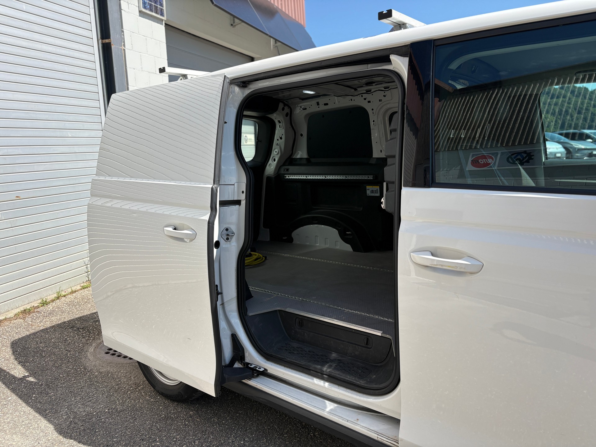 VW ID. Buzz Cargo-image-8