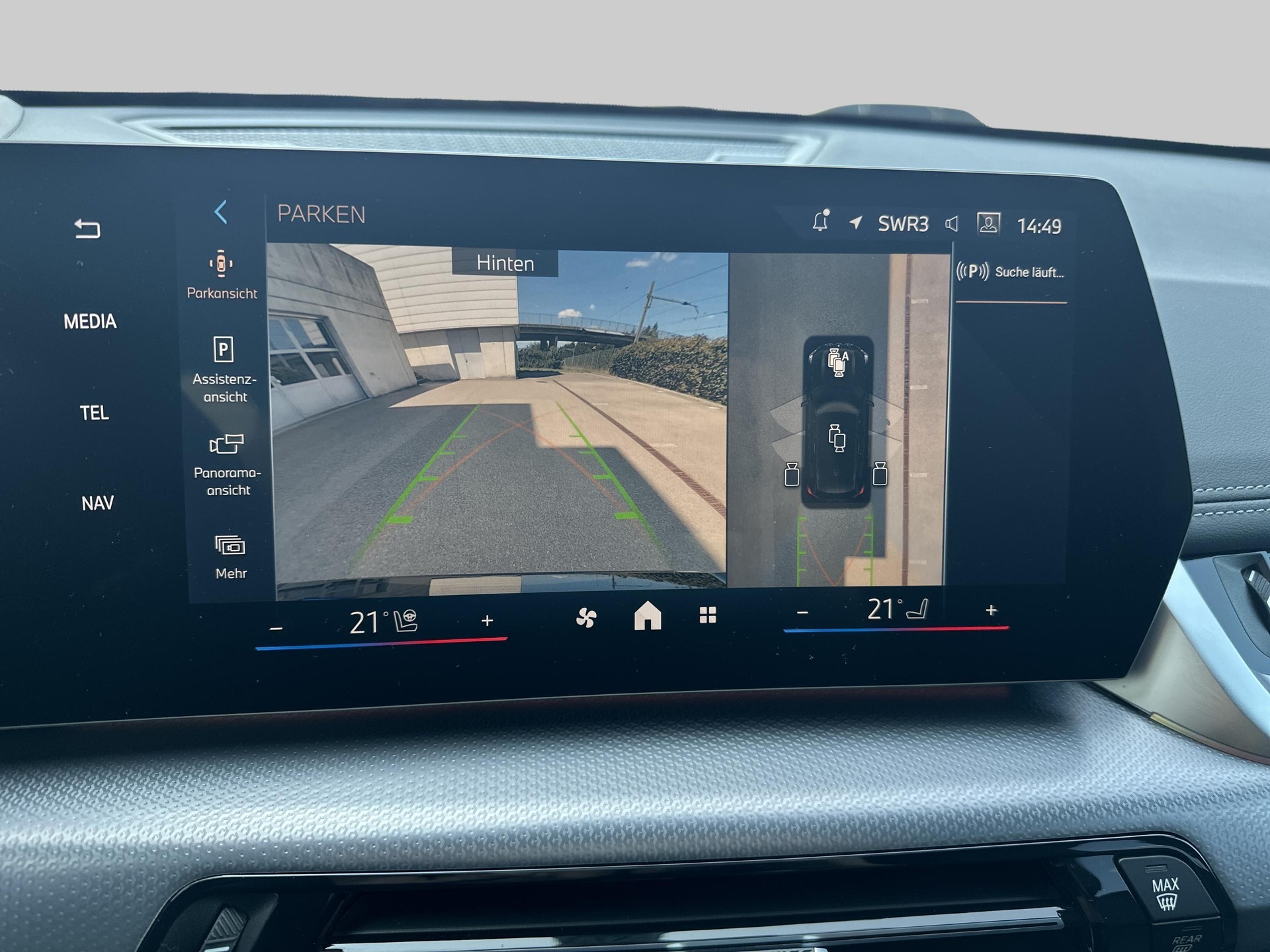 BMW iX1 eDrive 20 M Sport-image-17