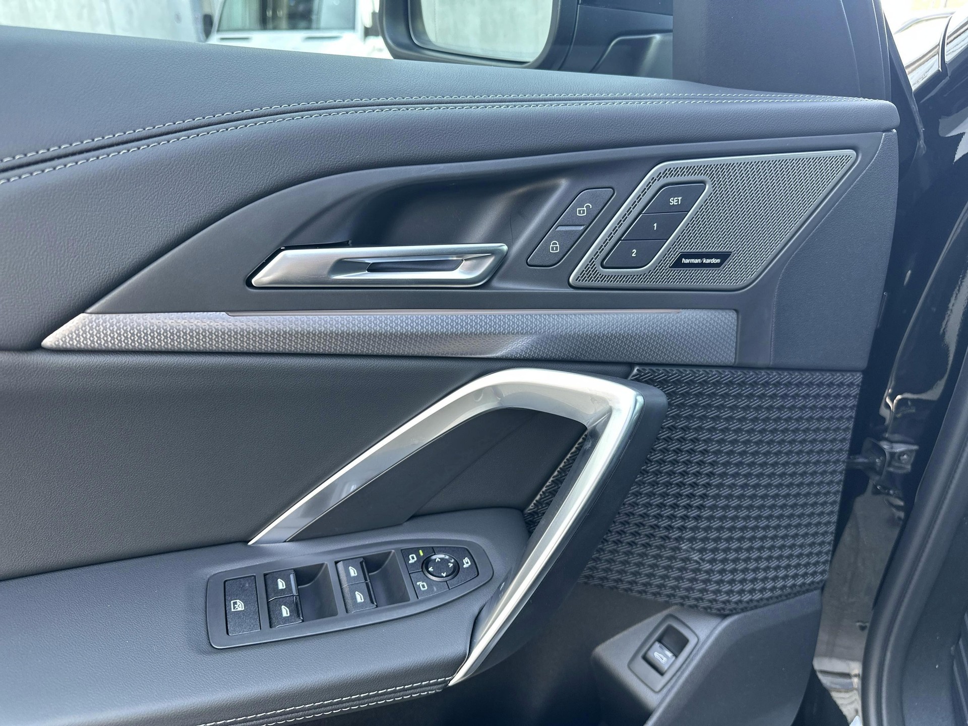 BMW iX1 eDrive 20 M Sport-image-11