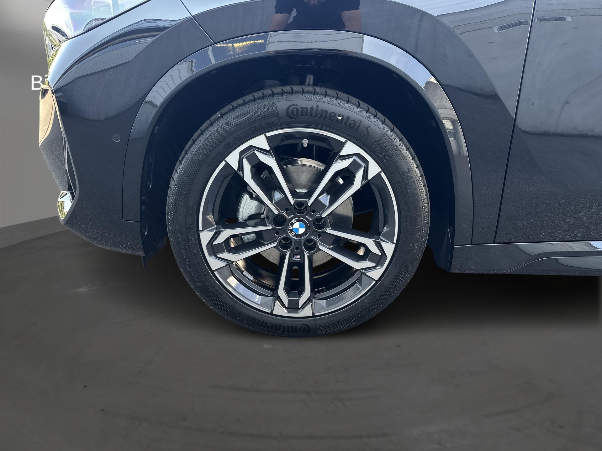 BMW iX1 eDrive 20 M Sport-image-5