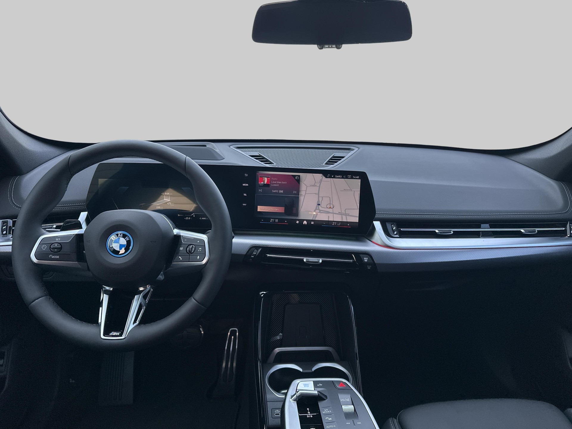 BMW iX1 eDrive 20 M Sport-image-12