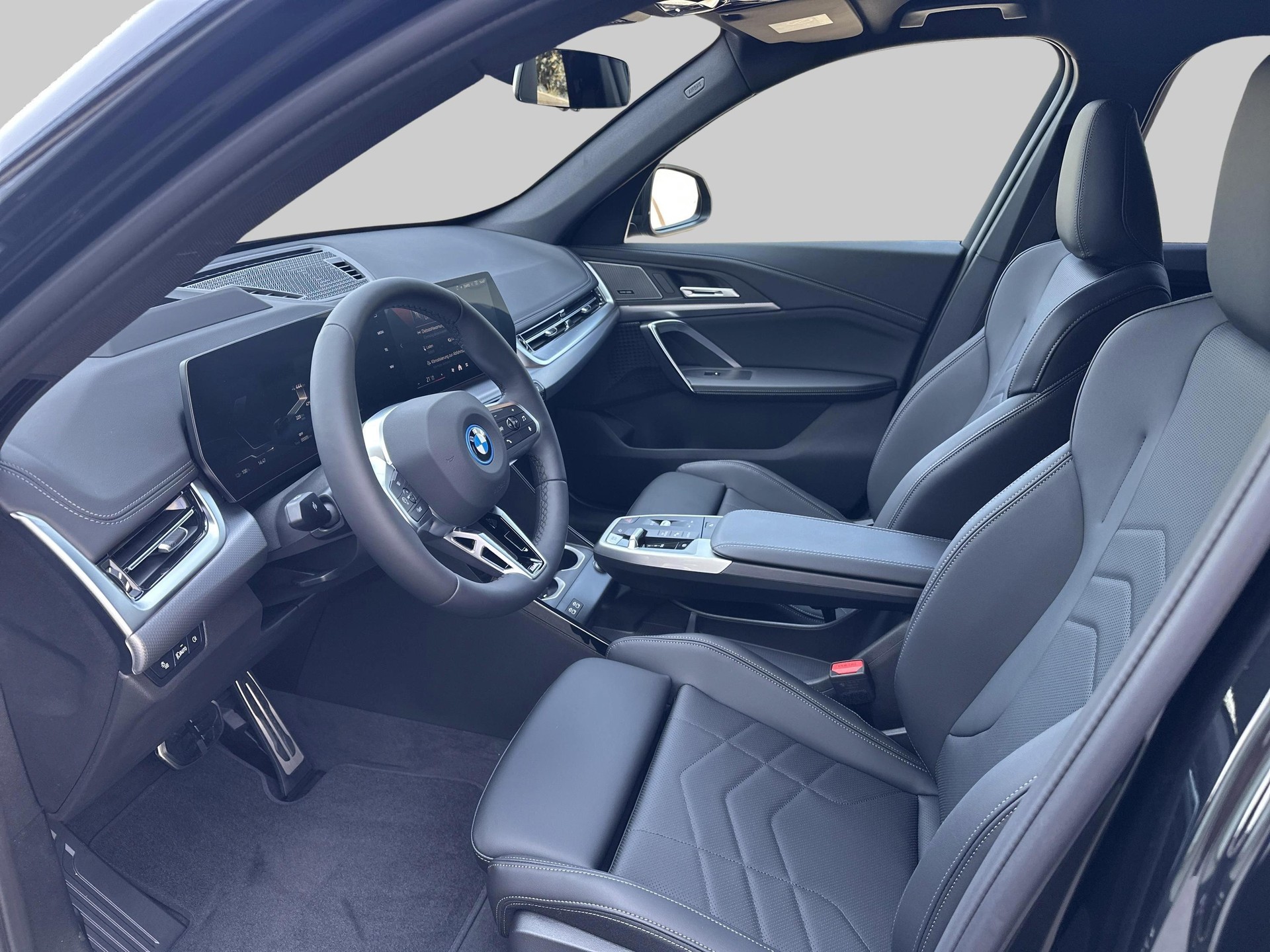 BMW iX1 eDrive 20 M Sport-image-7