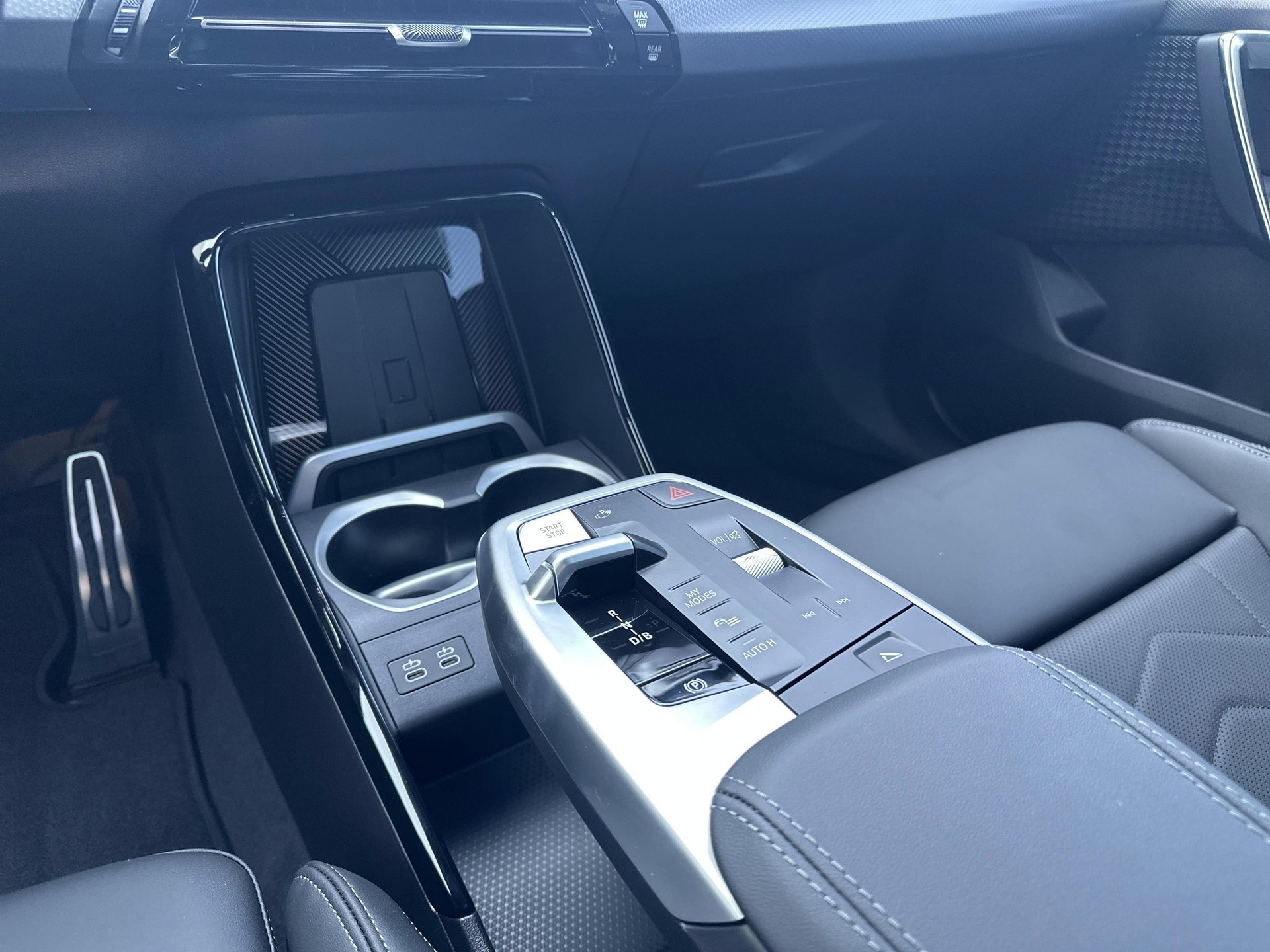 BMW iX1 eDrive 20 M Sport-image-15