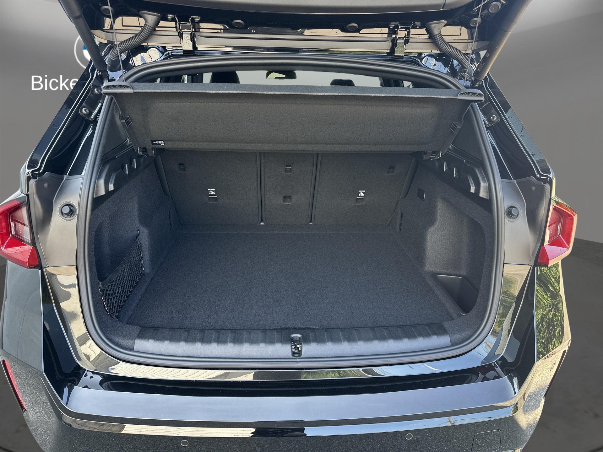 BMW iX1 eDrive 20 M Sport-image-6
