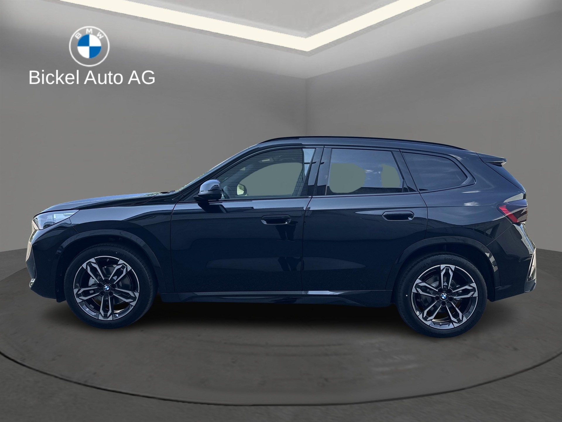 BMW iX1 eDrive 20 M Sport-showroom-element-2
