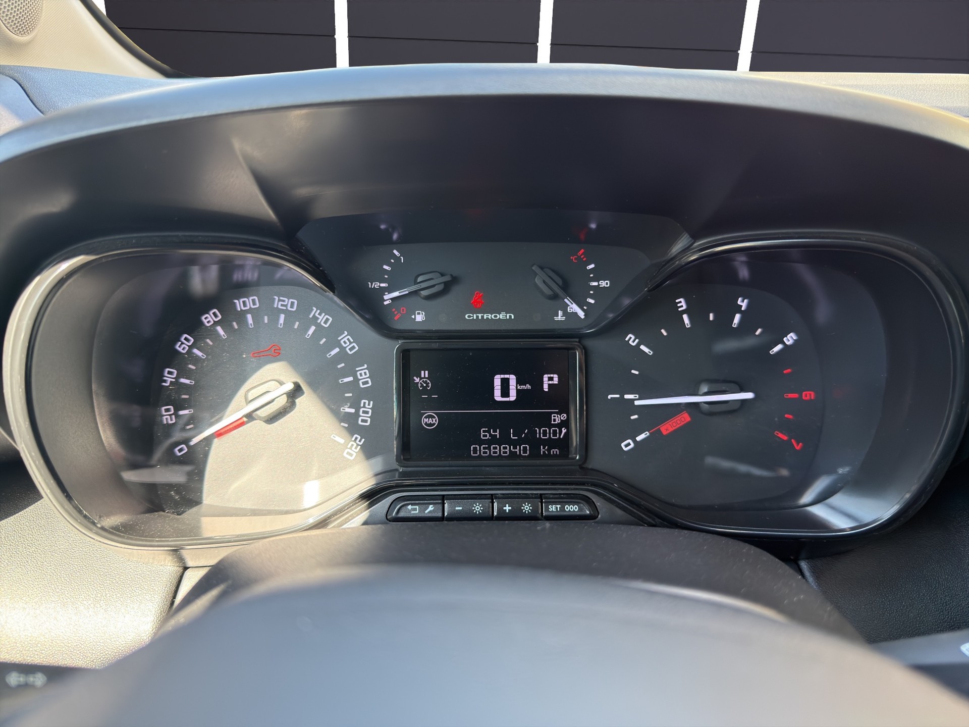 CITROEN C3 Aircross 1.2 Swiss Edition-image-8
