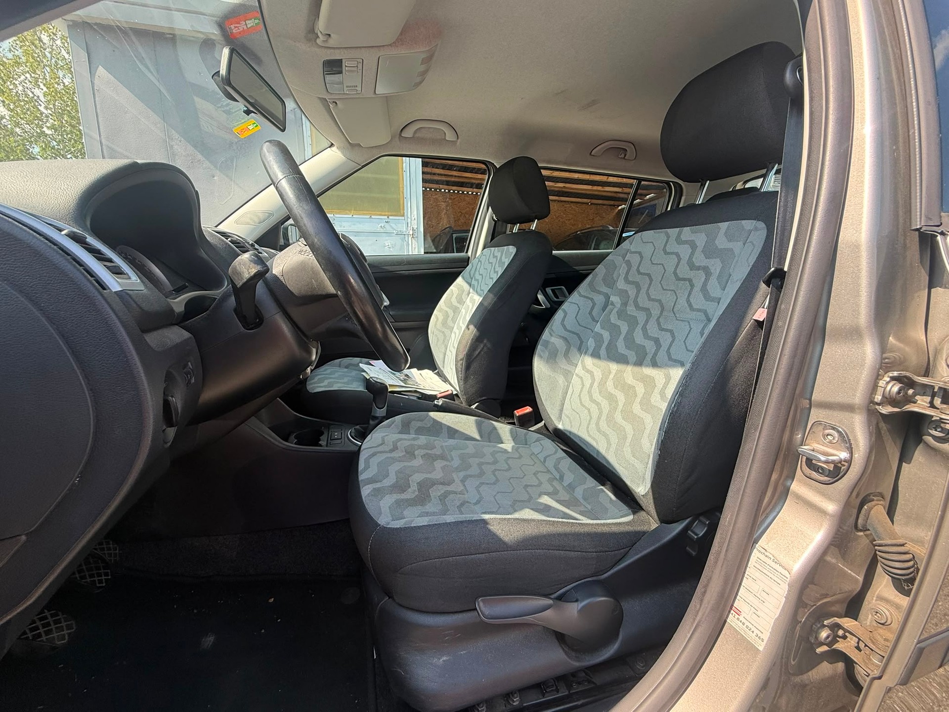 SKODA Fabia 1.2 Entry-image-7