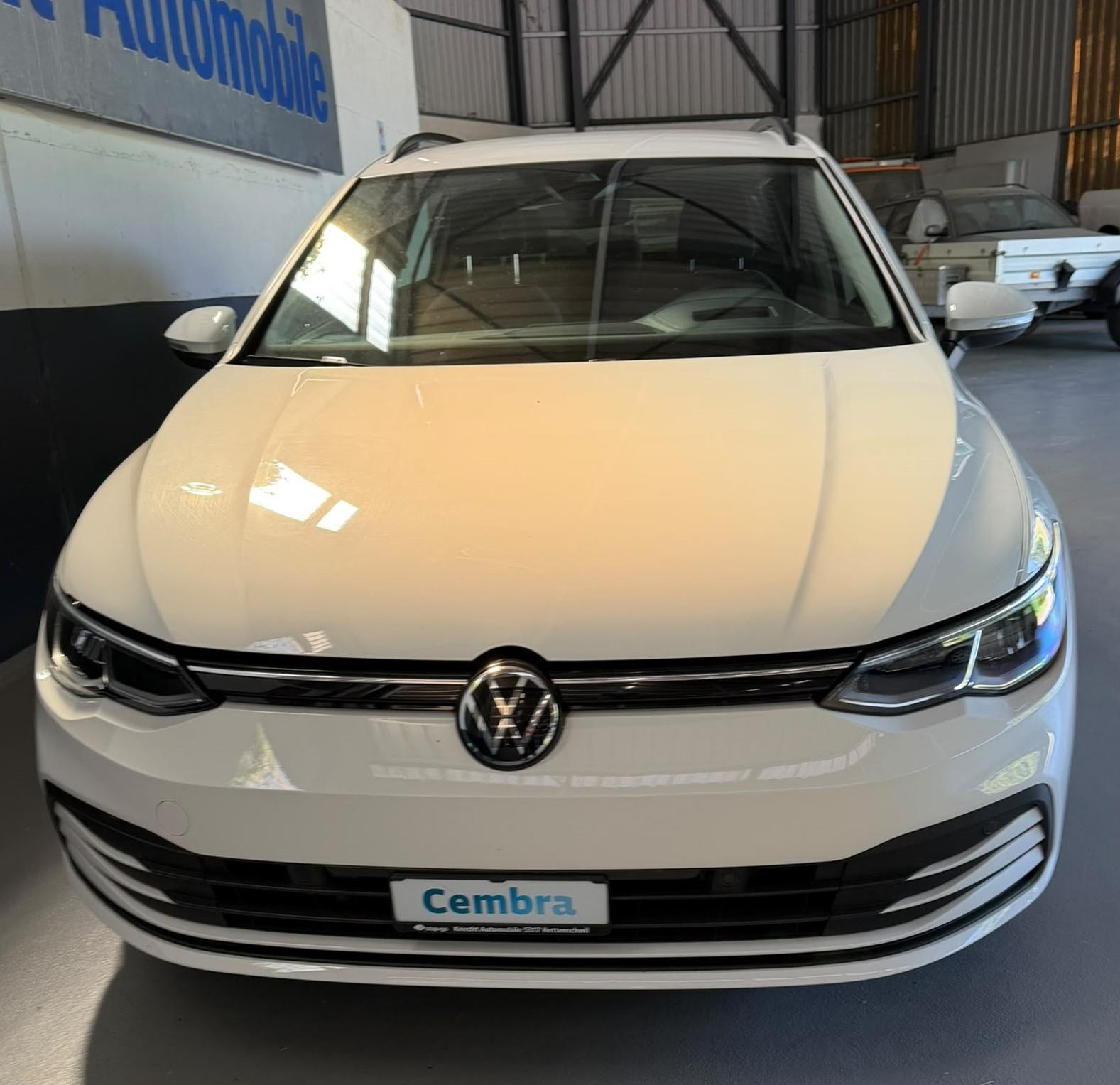 VW Golf VIII Variant 1.5 eTSI Life DSG-image-1