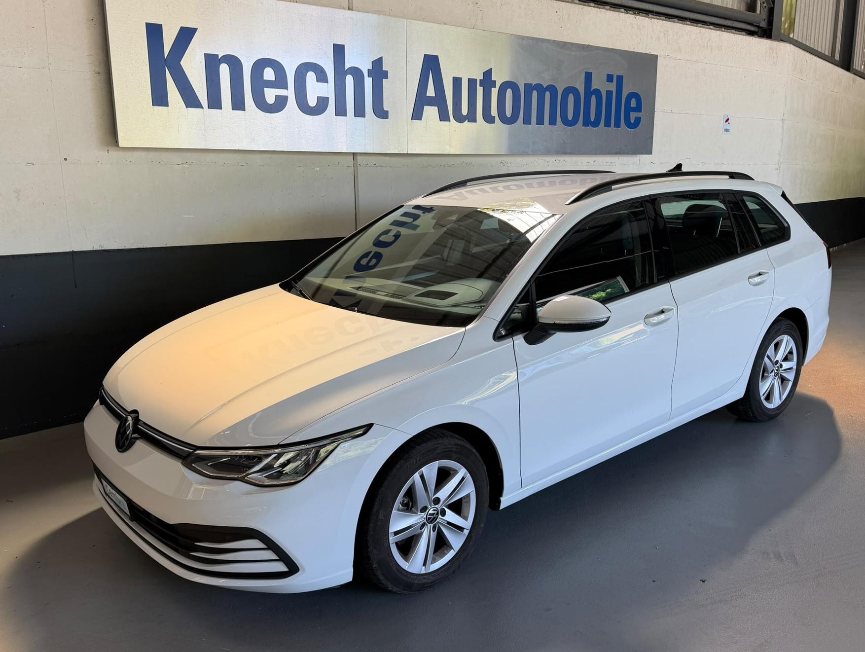 VW Golf VIII Variant 1.5 eTSI Life DSG-image-0