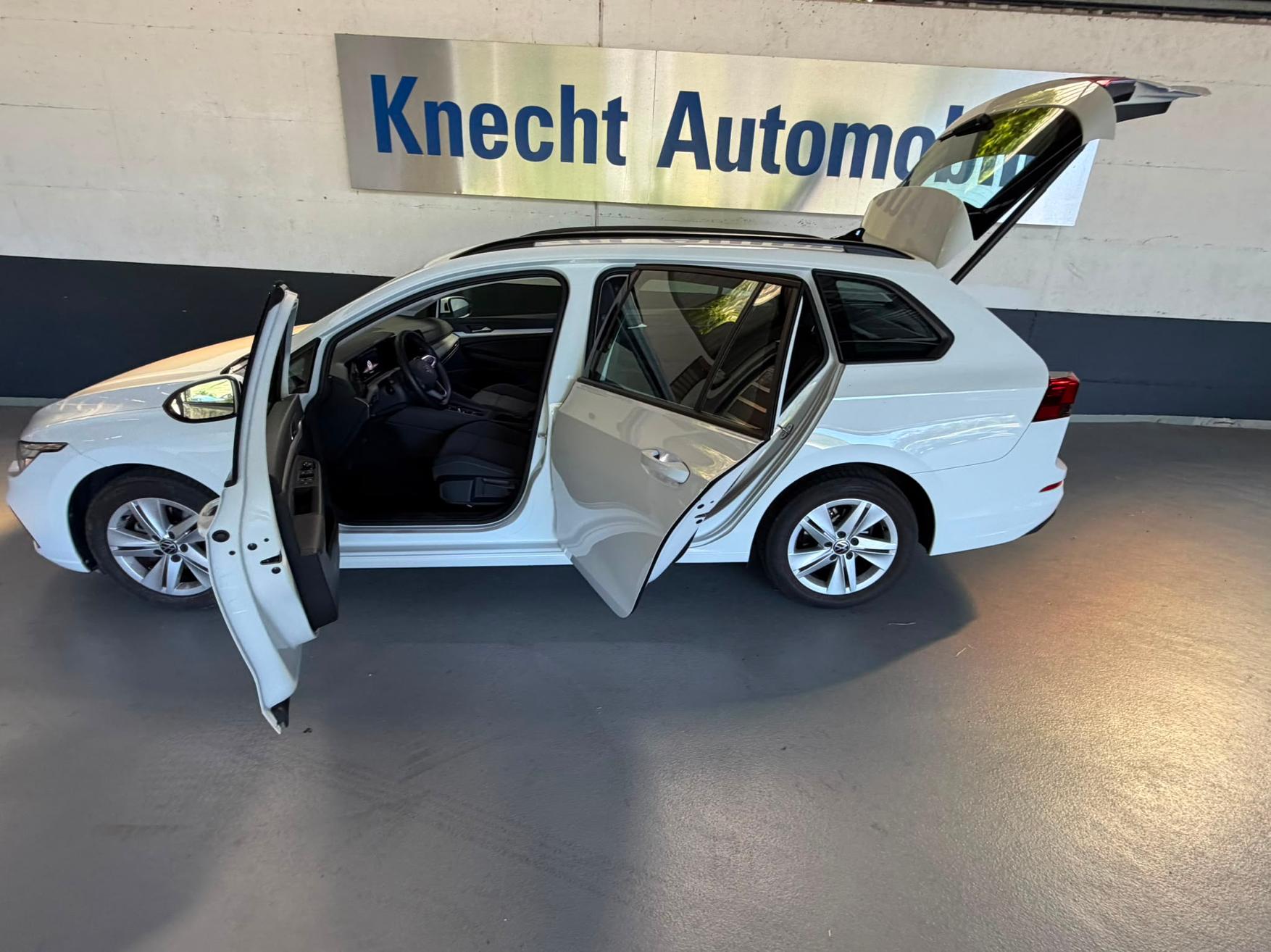VW Golf VIII Variant 1.5 eTSI Life DSG-image-10