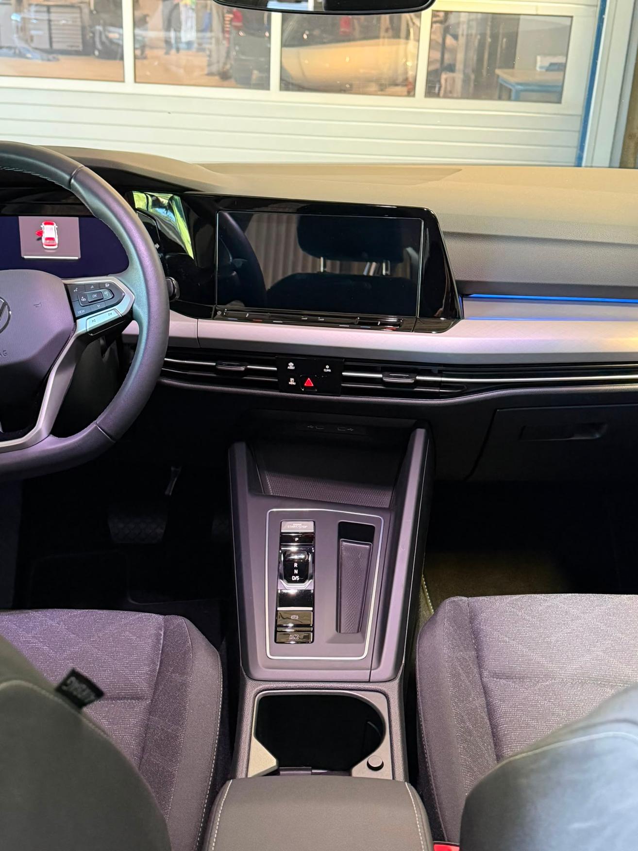 VW Golf VIII Variant 1.5 eTSI Life DSG-image-13