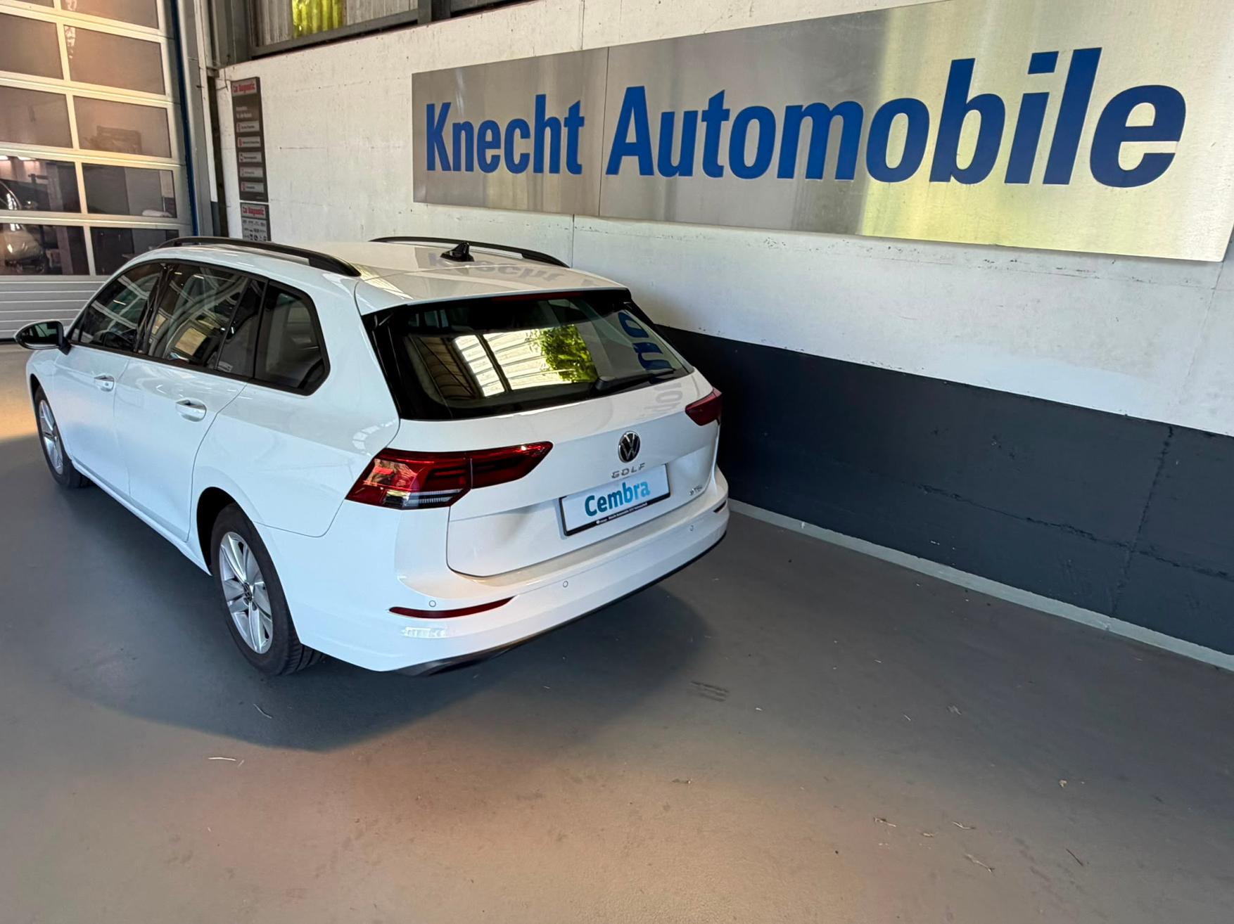 VW Golf VIII Variant 1.5 eTSI Life DSG-image-5