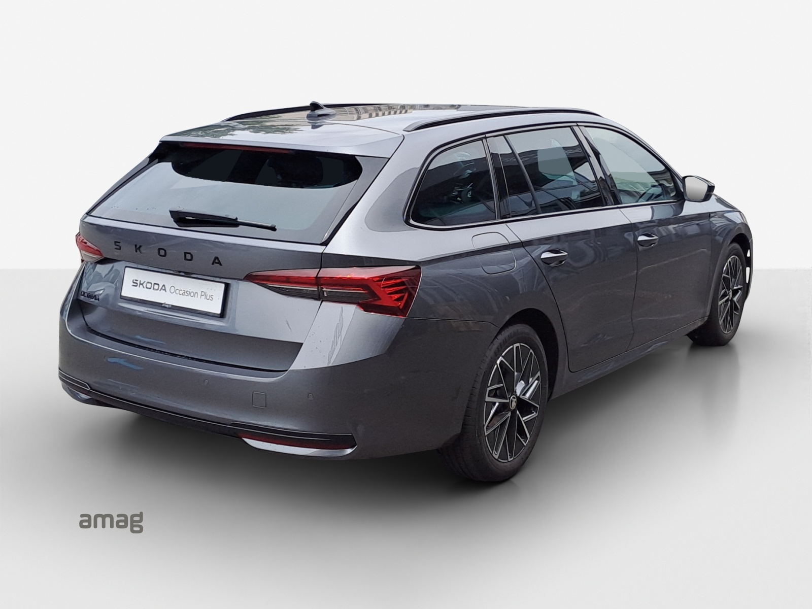 SKODA Octavia Combi 1.5 TSI mHEV DSG Sport Line-image-4