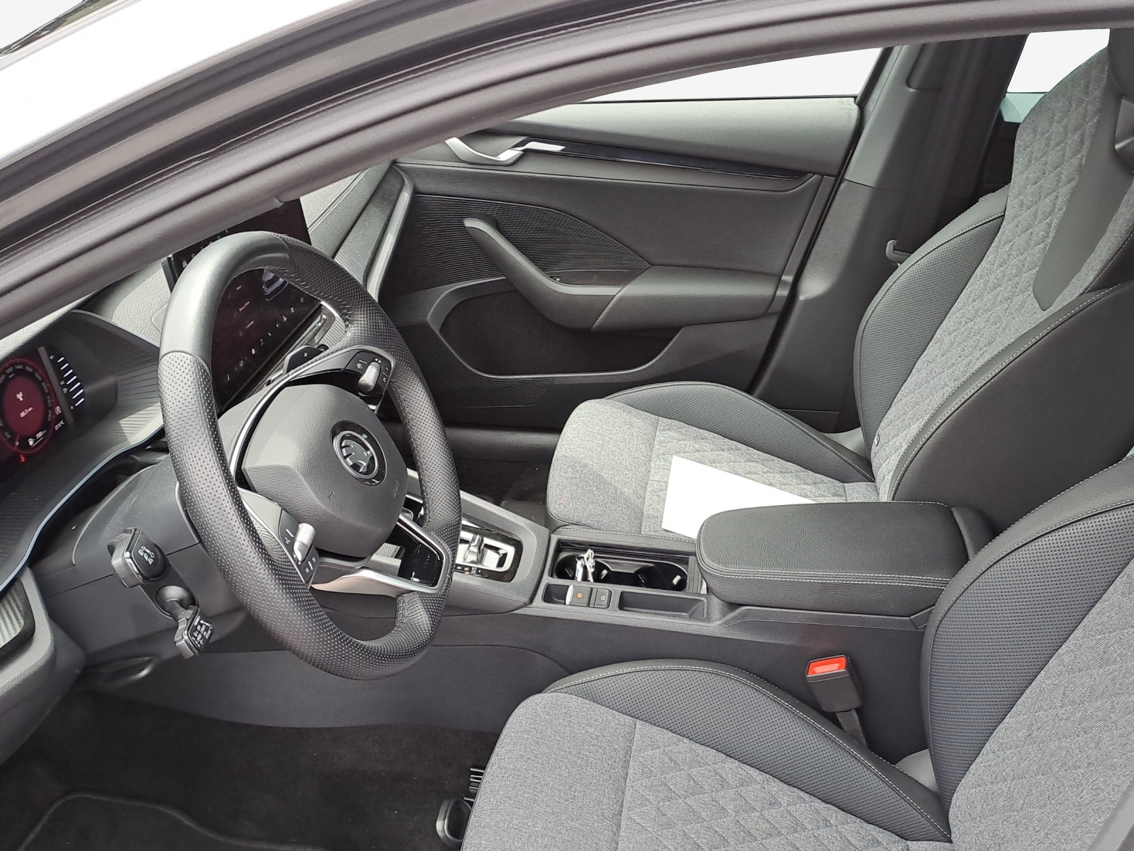 SKODA Octavia Combi 1.5 TSI mHEV DSG Sport Line-image-7