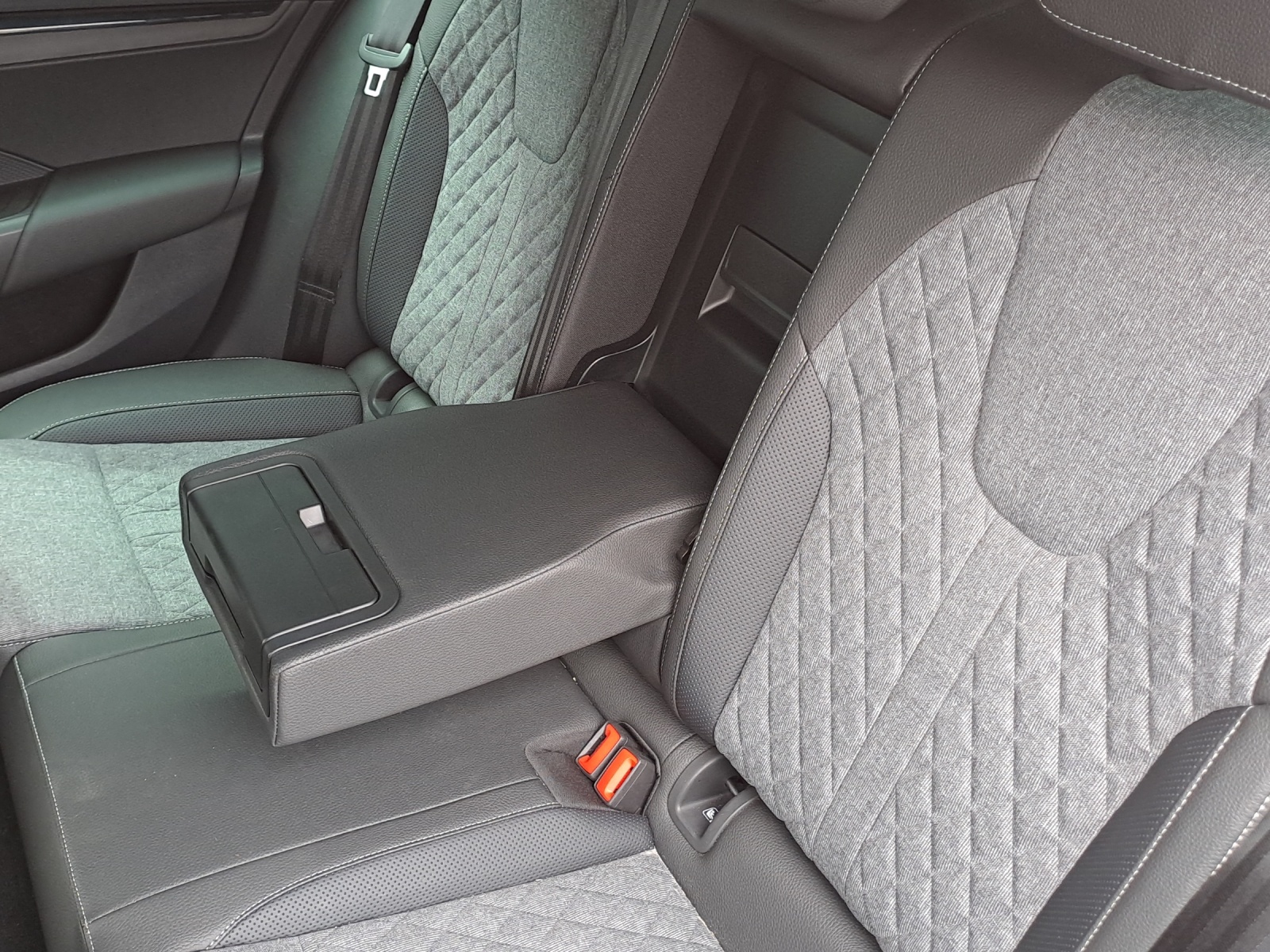 SKODA Octavia Combi 1.5 TSI mHEV DSG Sport Line-image-11