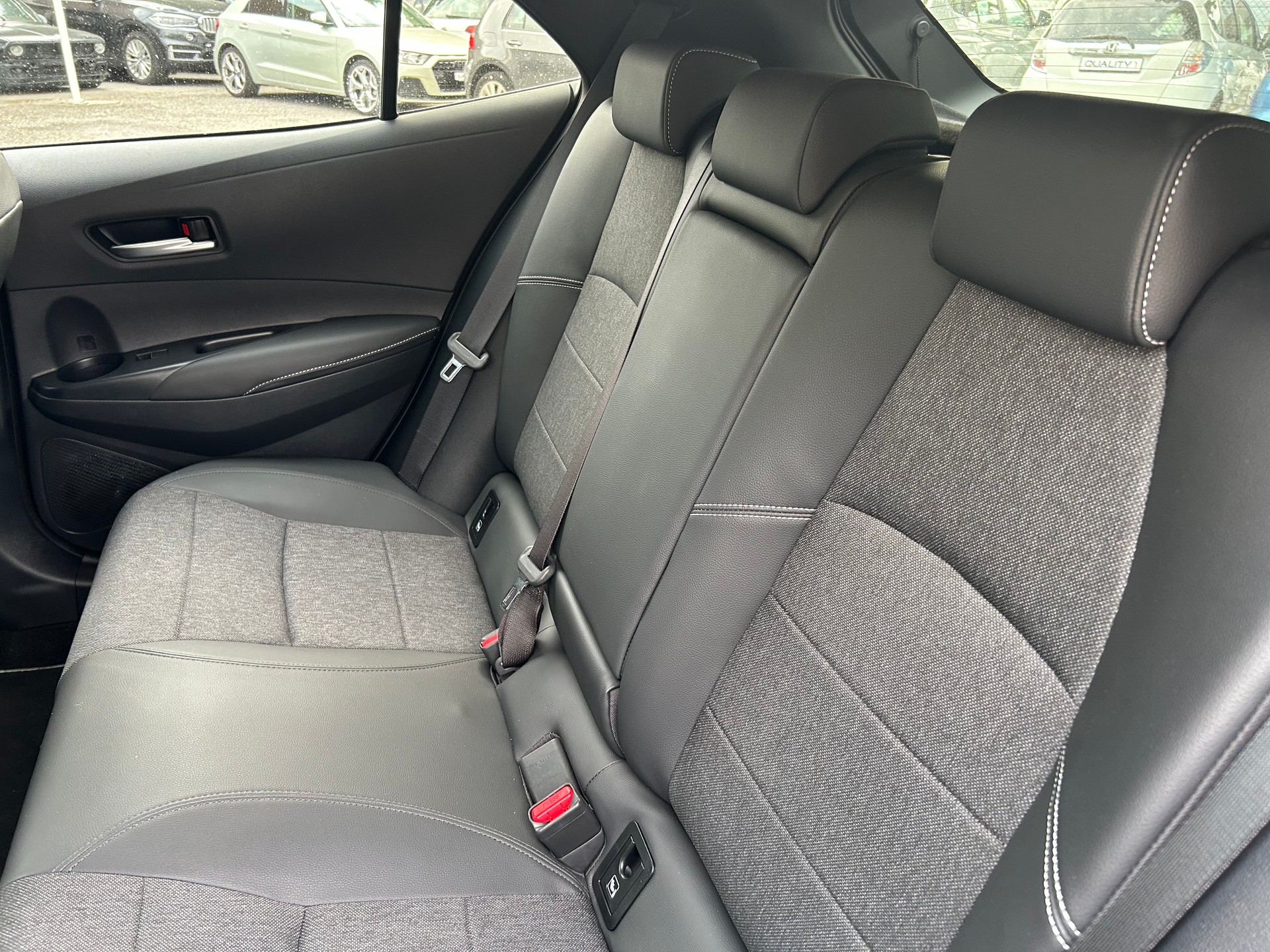 TOYOTA Corolla 1.8 HSD Trend e- CVT-image-9