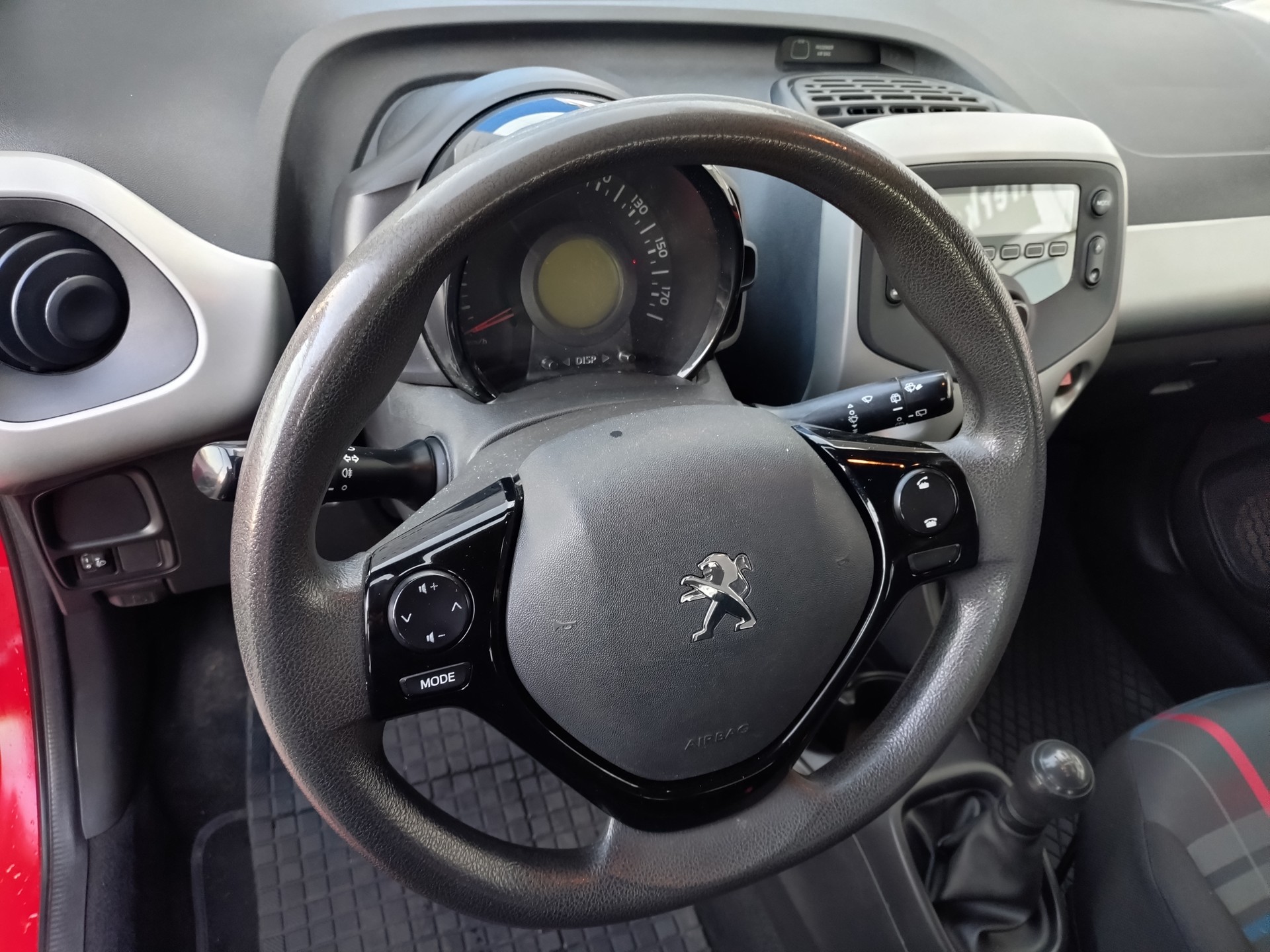 PEUGEOT 108 1.0 VTi Active-image-9